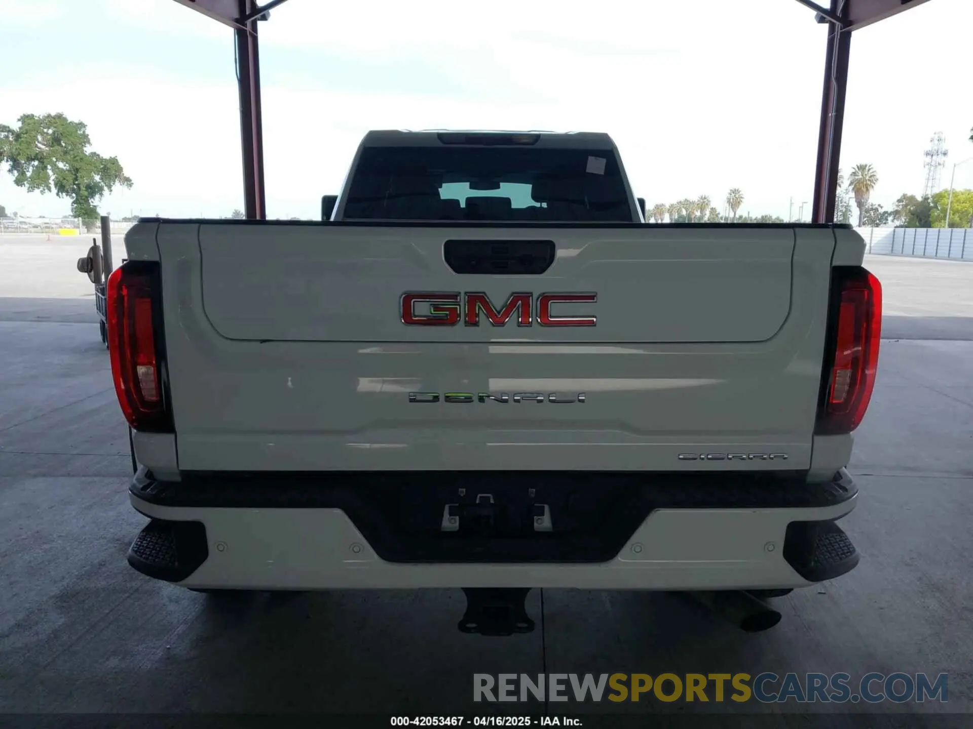 15 fotografías del automóvil dañado 1GT49WE71PF186591 GMC SIERRA 3500HD 2023