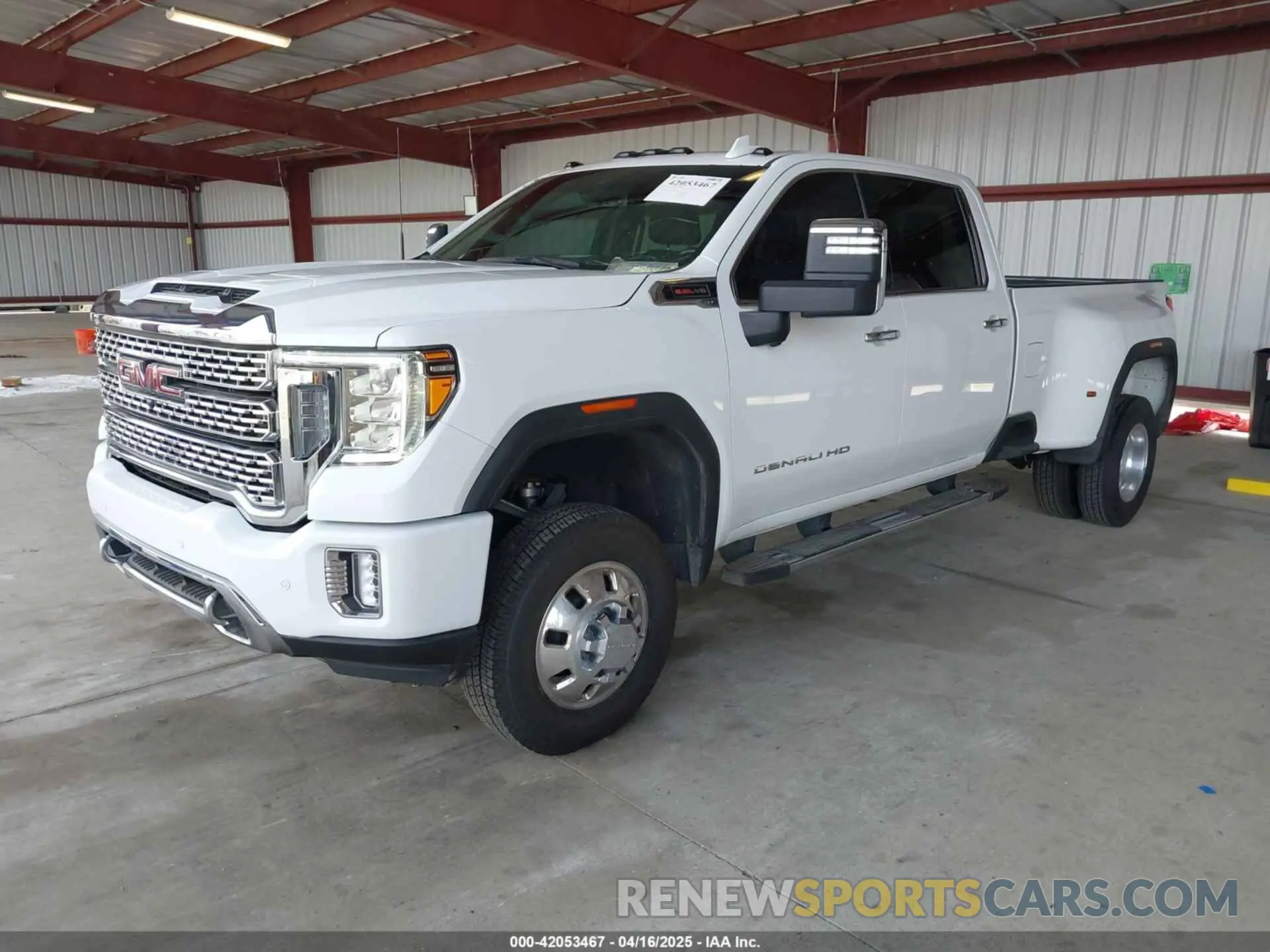 2 fotografías del automóvil dañado 1GT49WE71PF186591 GMC SIERRA 3500HD 2023