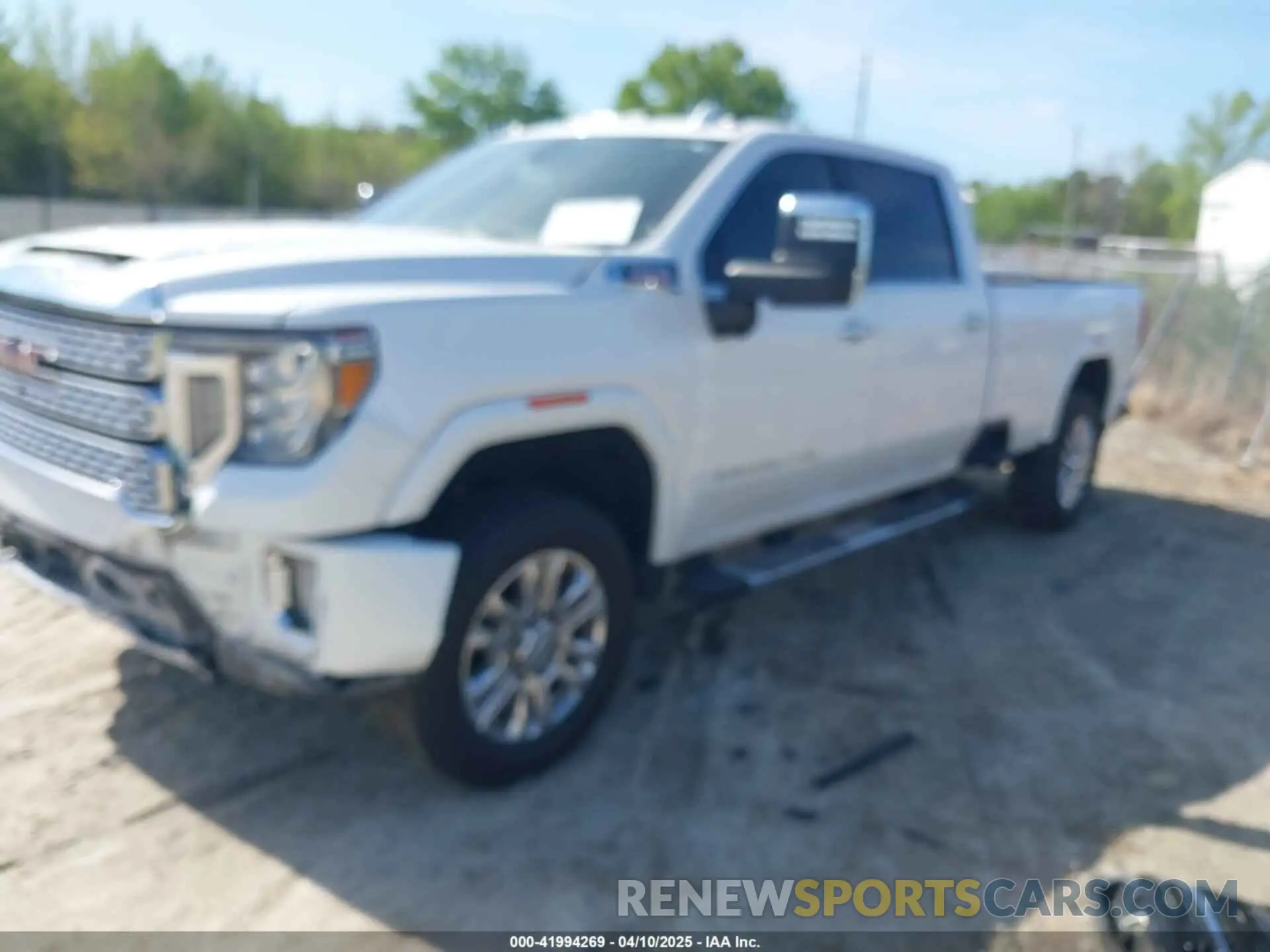 2 fotografías del automóvil dañado 1GT49WEY5PF157085 GMC SIERRA 3500HD 2023