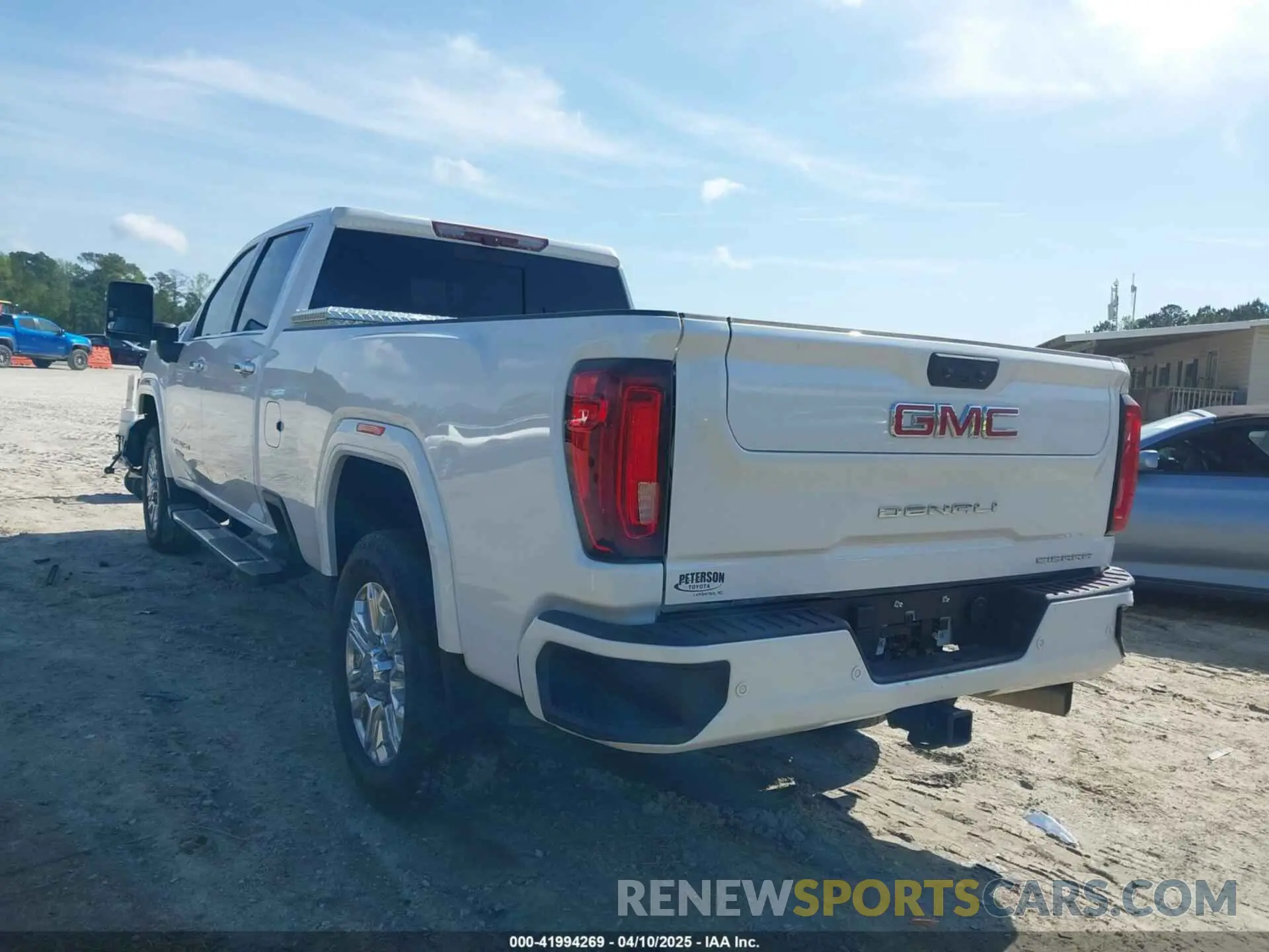 3 fotografías del automóvil dañado 1GT49WEY5PF157085 GMC SIERRA 3500HD 2023