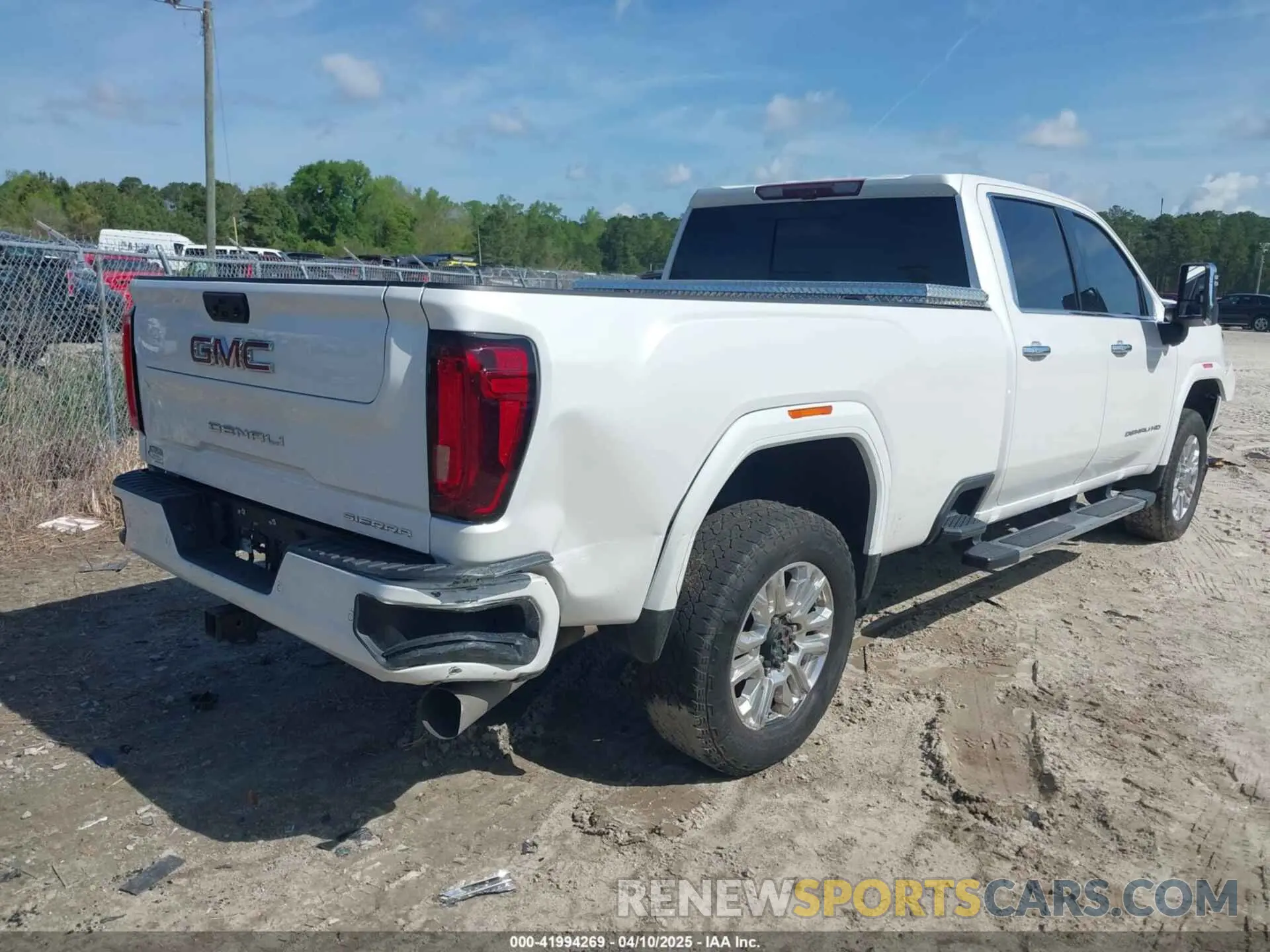 4 fotografías del automóvil dañado 1GT49WEY5PF157085 GMC SIERRA 3500HD 2023