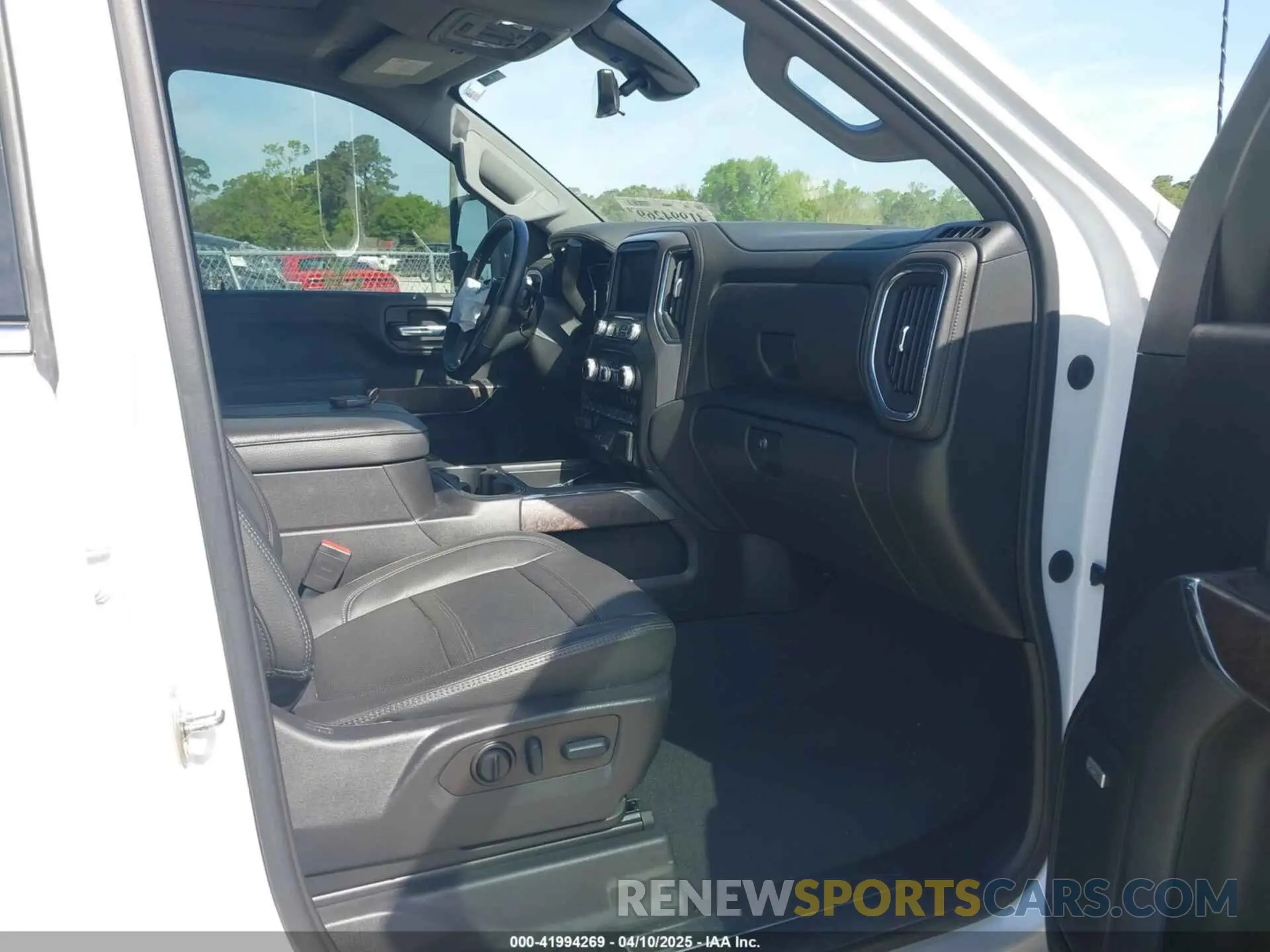 5 fotografías del automóvil dañado 1GT49WEY5PF157085 GMC SIERRA 3500HD 2023