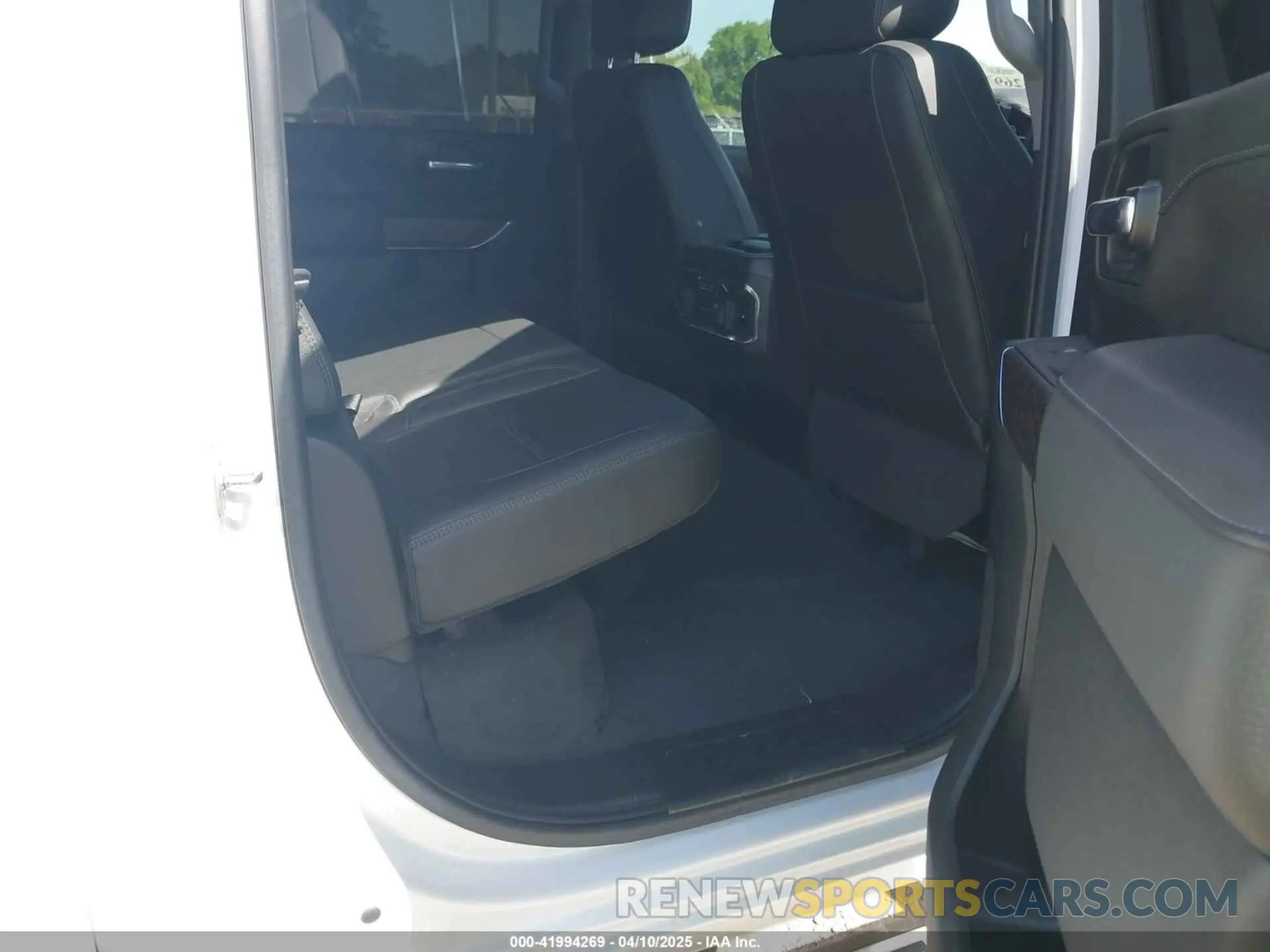 8 fotografías del automóvil dañado 1GT49WEY5PF157085 GMC SIERRA 3500HD 2023
