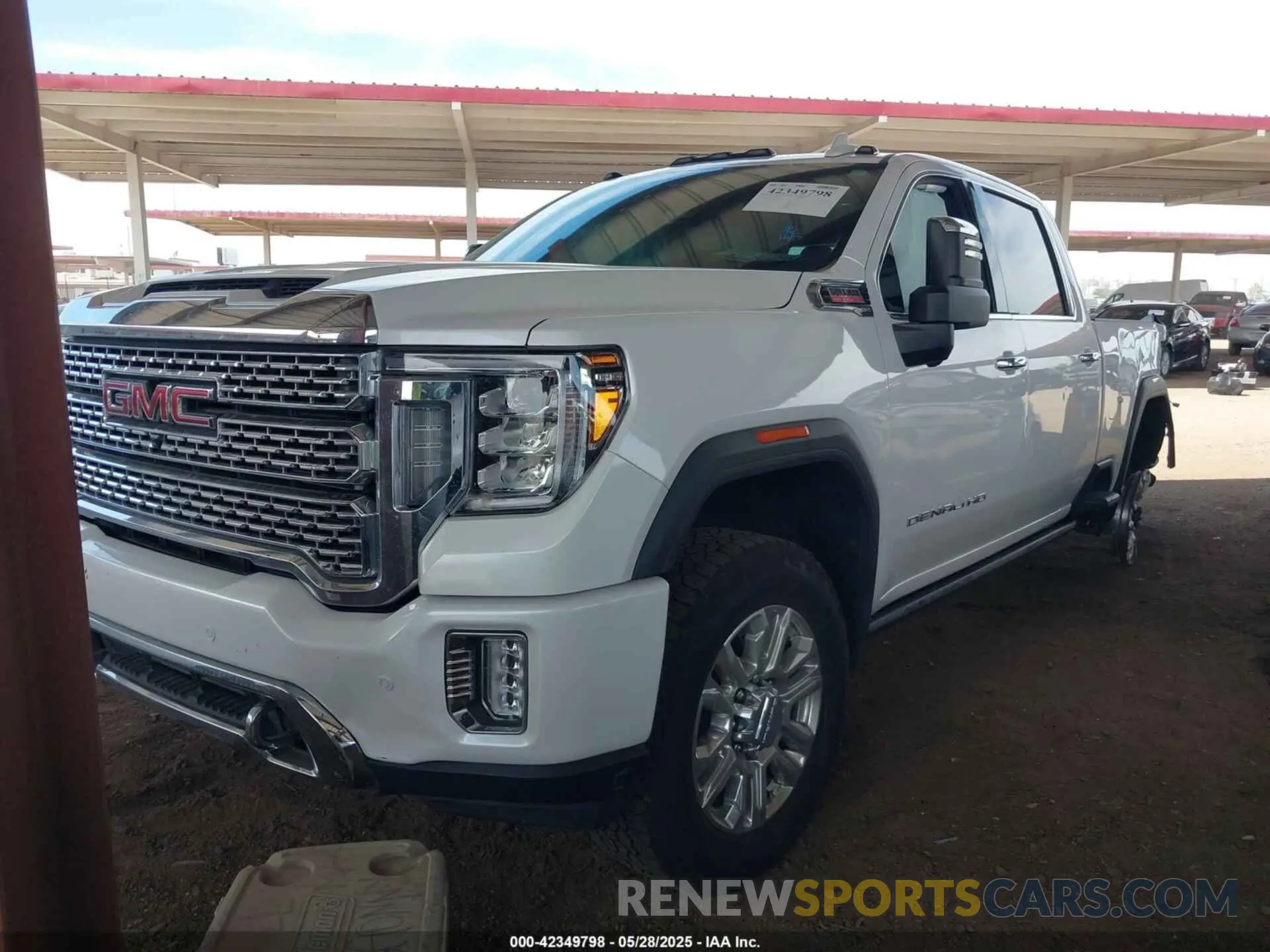 2 fotografías del automóvil dañado 1GT49WEY9PF230345 GMC SIERRA 3500HD 2023