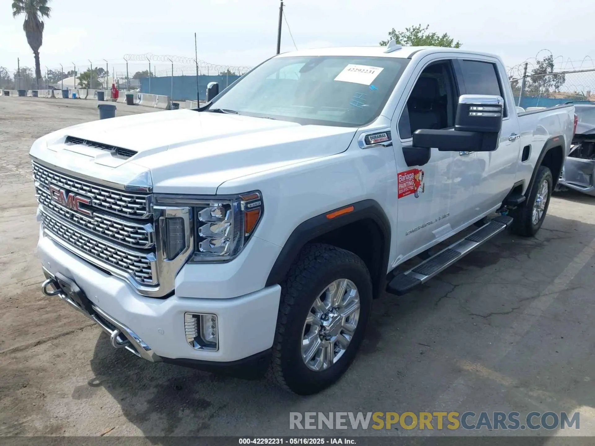 2 fotografías del automóvil dañado 1GT49WEYXPF116161 GMC SIERRA 3500HD 2023
