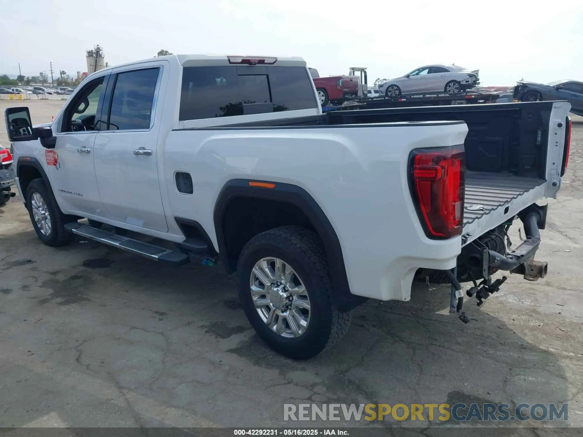 3 fotografías del automóvil dañado 1GT49WEYXPF116161 GMC SIERRA 3500HD 2023