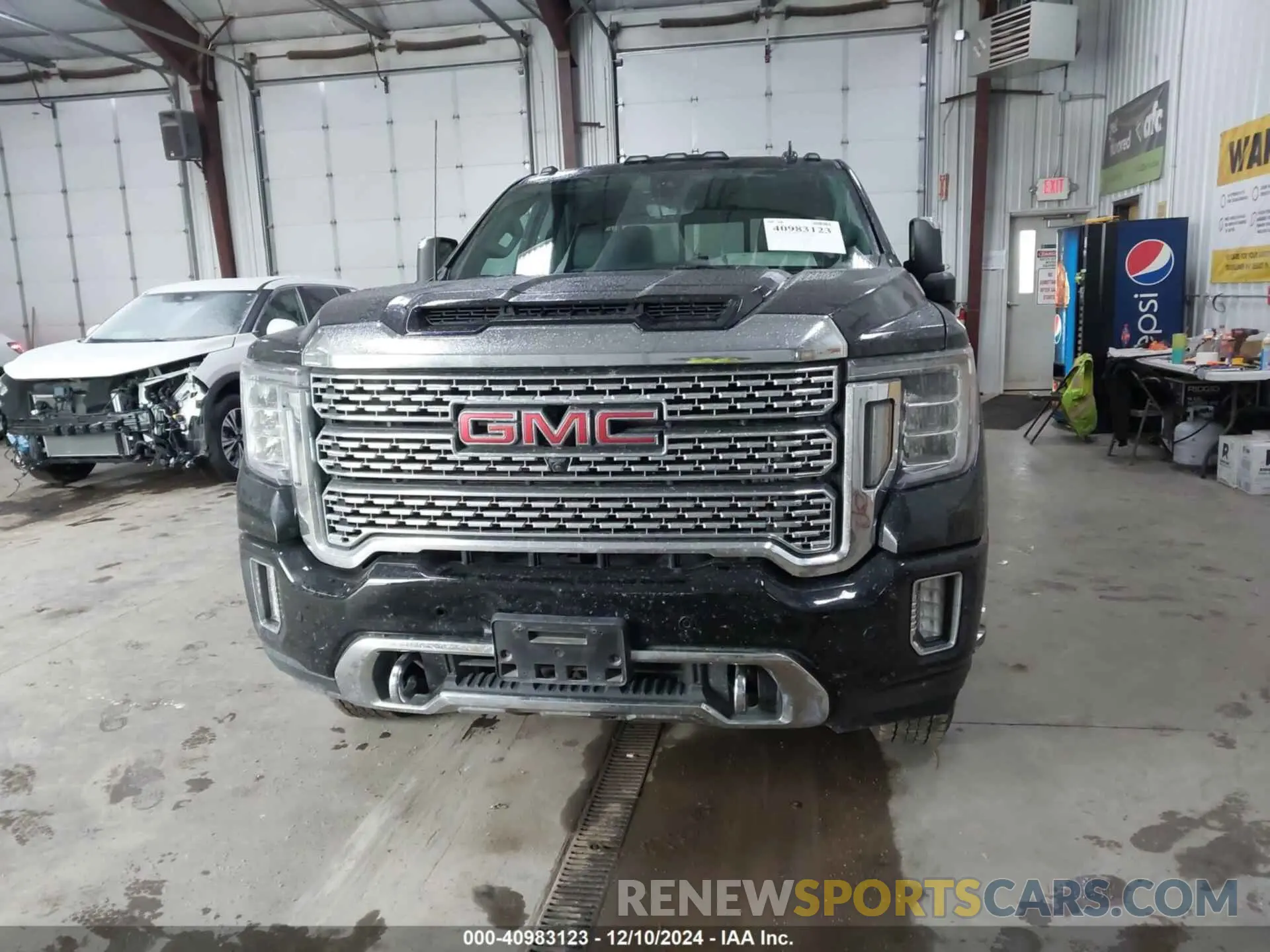 12 fotografías del automóvil dañado 1GT49WEYXPF118475 GMC SIERRA 3500HD 2023