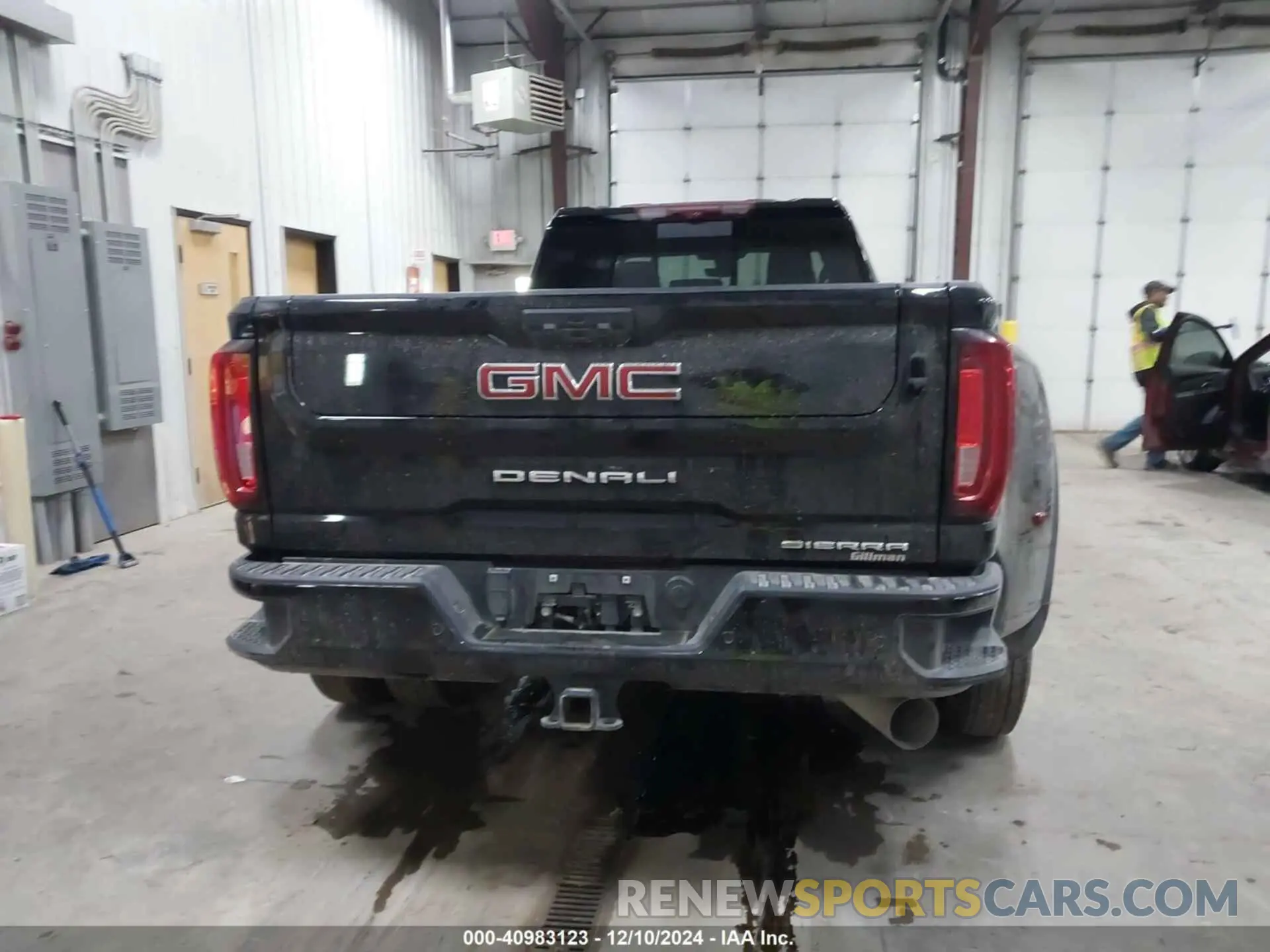 15 fotografías del automóvil dañado 1GT49WEYXPF118475 GMC SIERRA 3500HD 2023