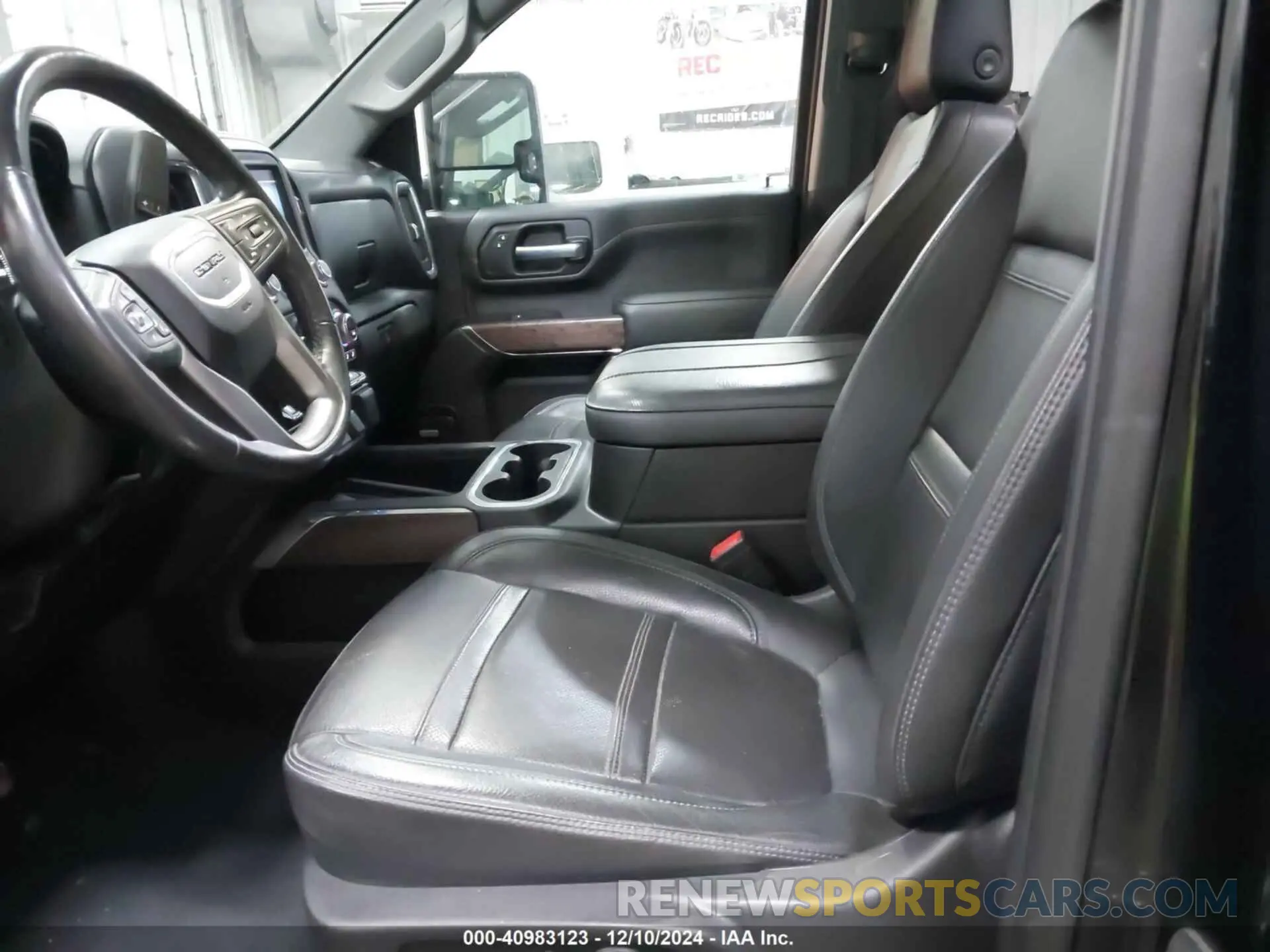 6 fotografías del automóvil dañado 1GT49WEYXPF118475 GMC SIERRA 3500HD 2023
