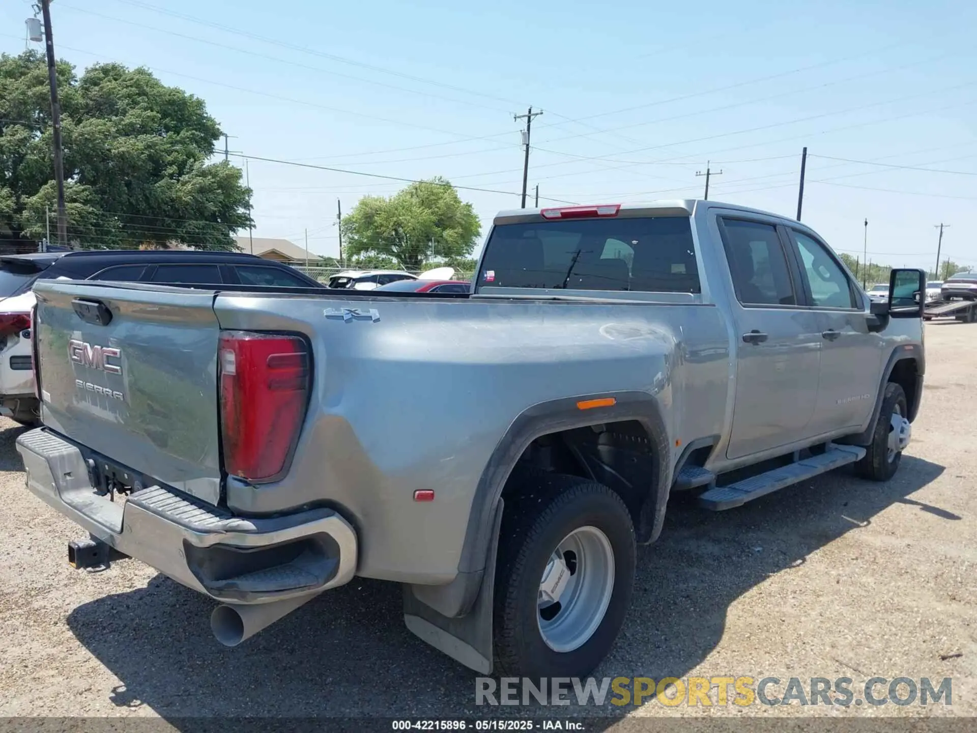 4 fotografías del automóvil dañado 1GT49SEY8RF434646 GMC SIERRA 3500HD 2024