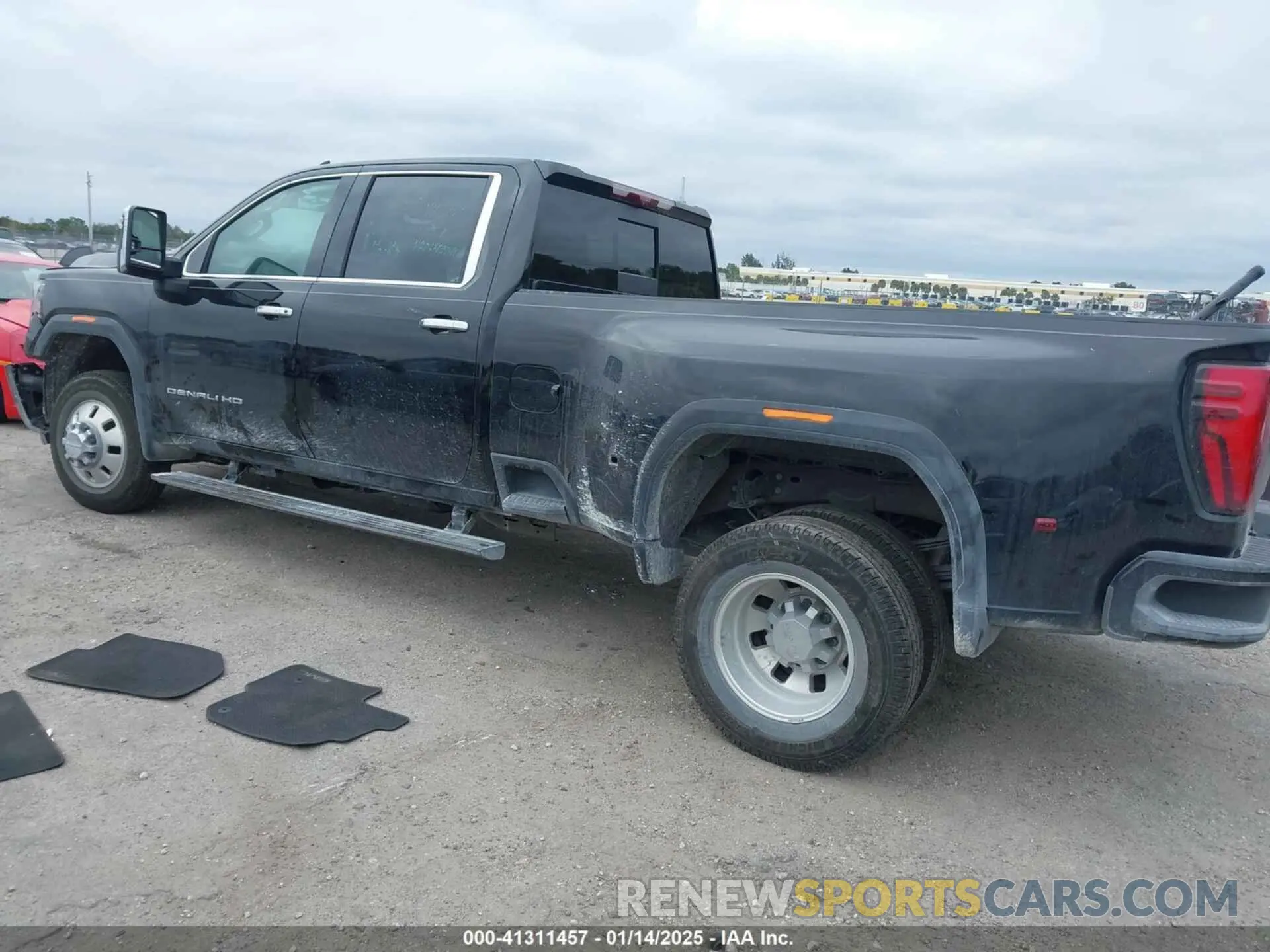 3 fotografías del automóvil dañado 1GT49WEY5RF413342 GMC SIERRA 3500HD 2024
