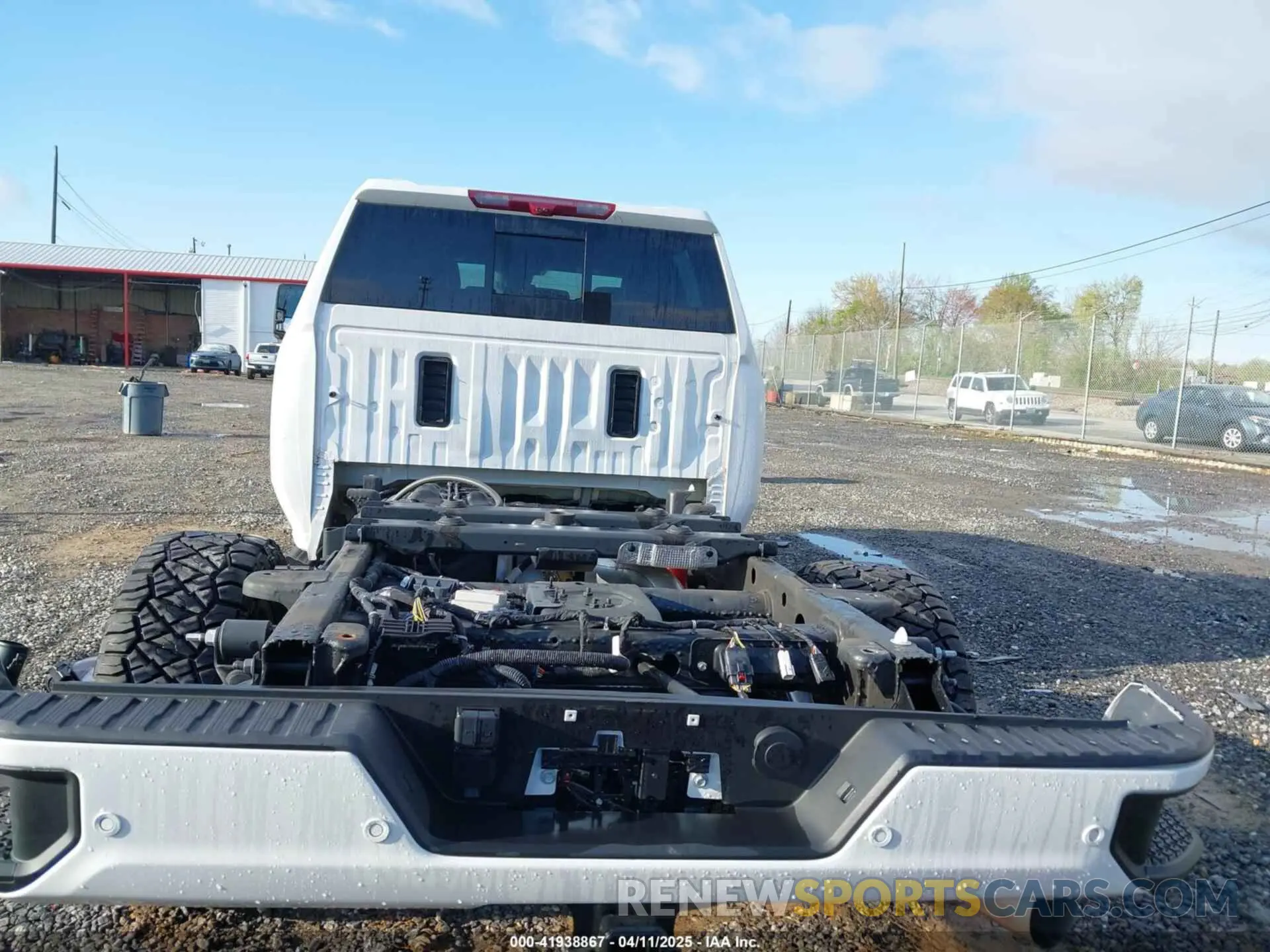 16 fotografías del automóvil dañado 1GT49YEY1RF148530 GMC SIERRA 3500HD 2024