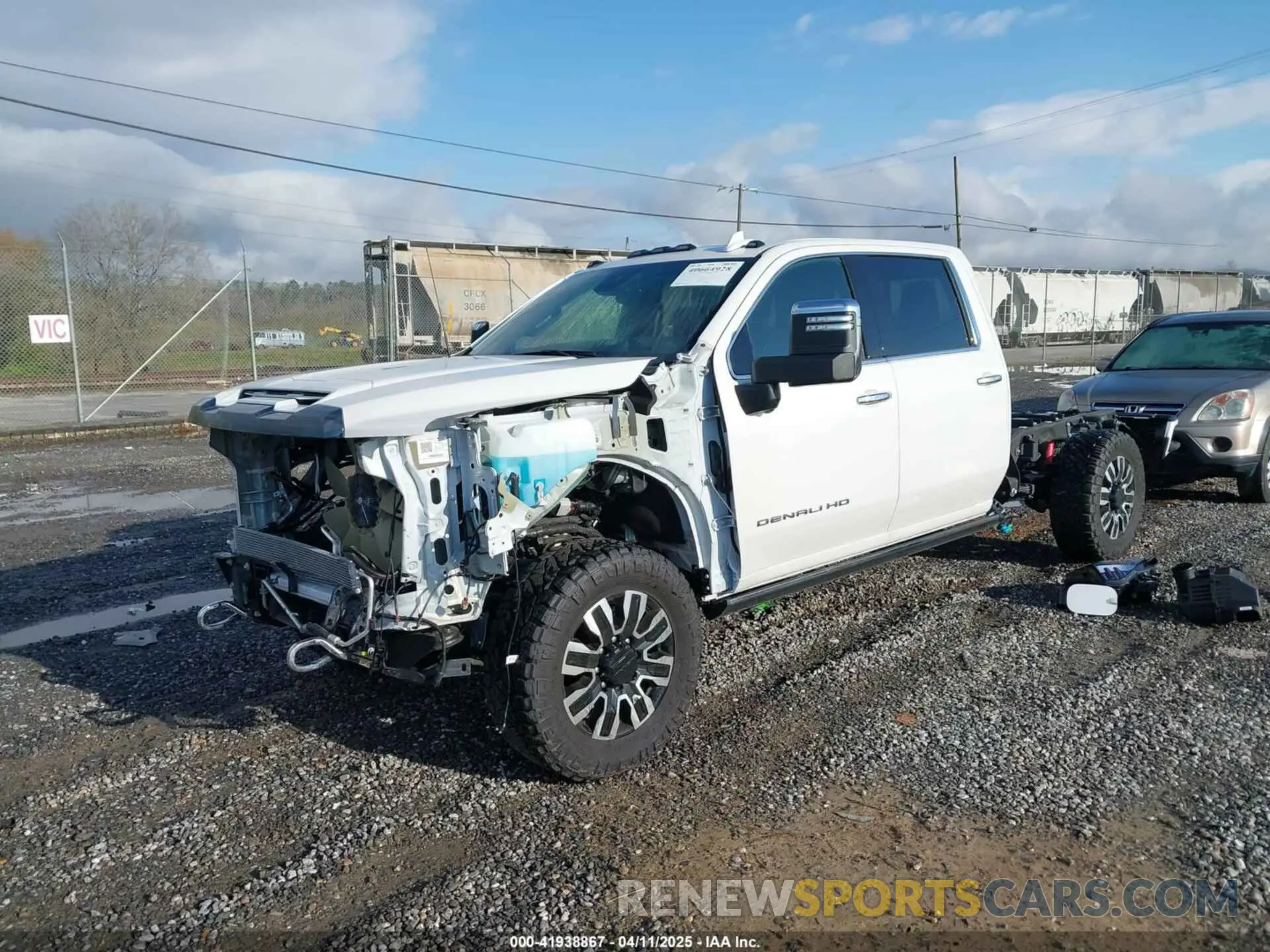 2 fotografías del automóvil dañado 1GT49YEY1RF148530 GMC SIERRA 3500HD 2024