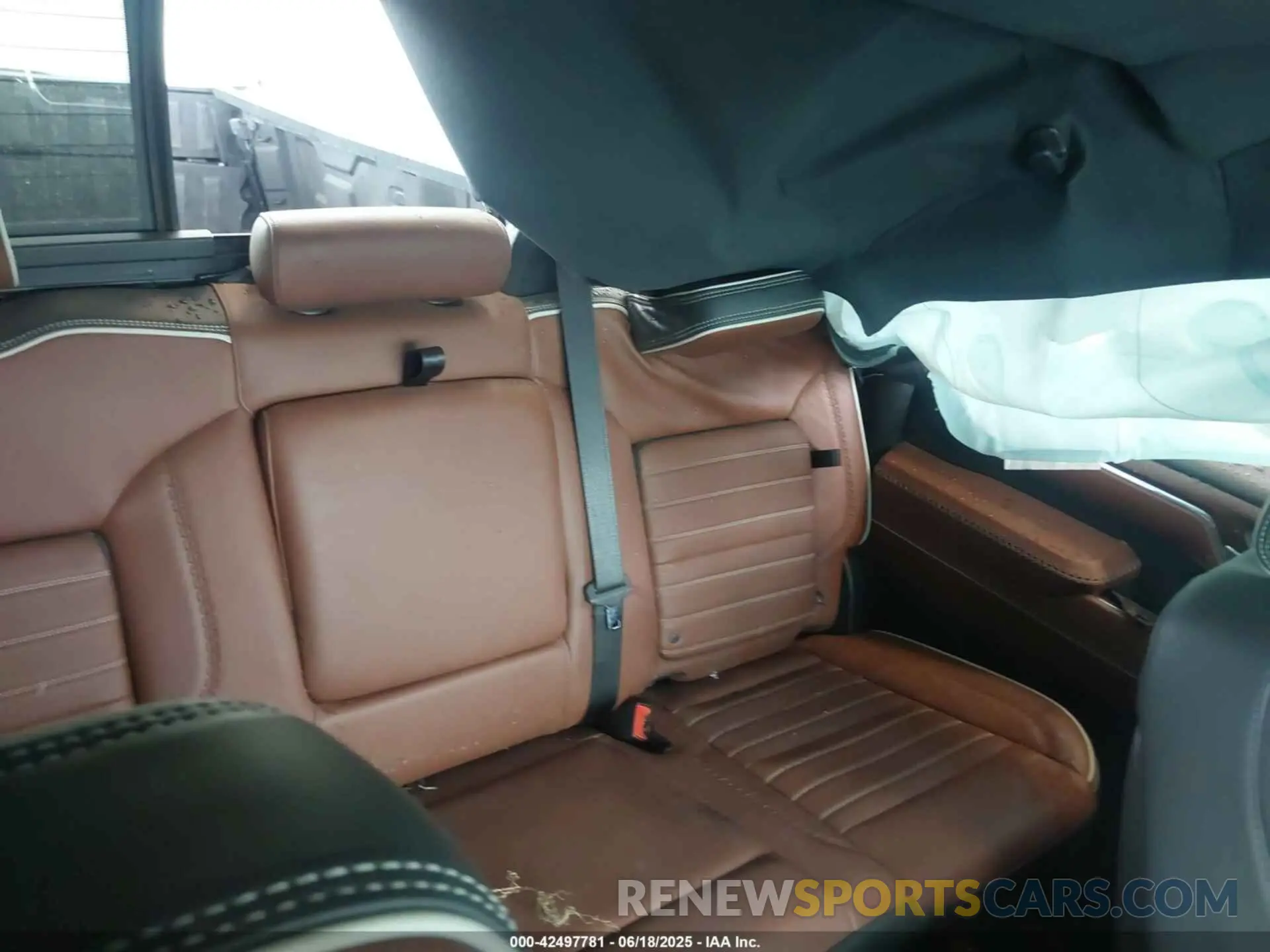 8 fotografías del automóvil dañado 1GT49YEY9RF351598 GMC SIERRA 3500HD 2024