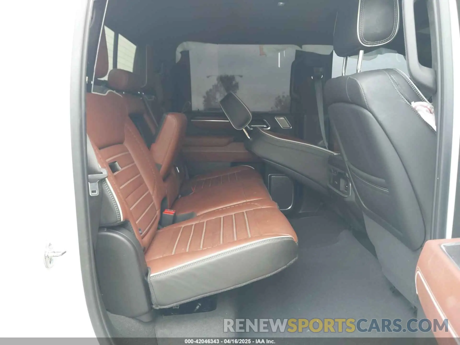 6 fotografías del automóvil dañado 1GT4UYEY0SF129729 GMC SIERRA 3500HD 2025