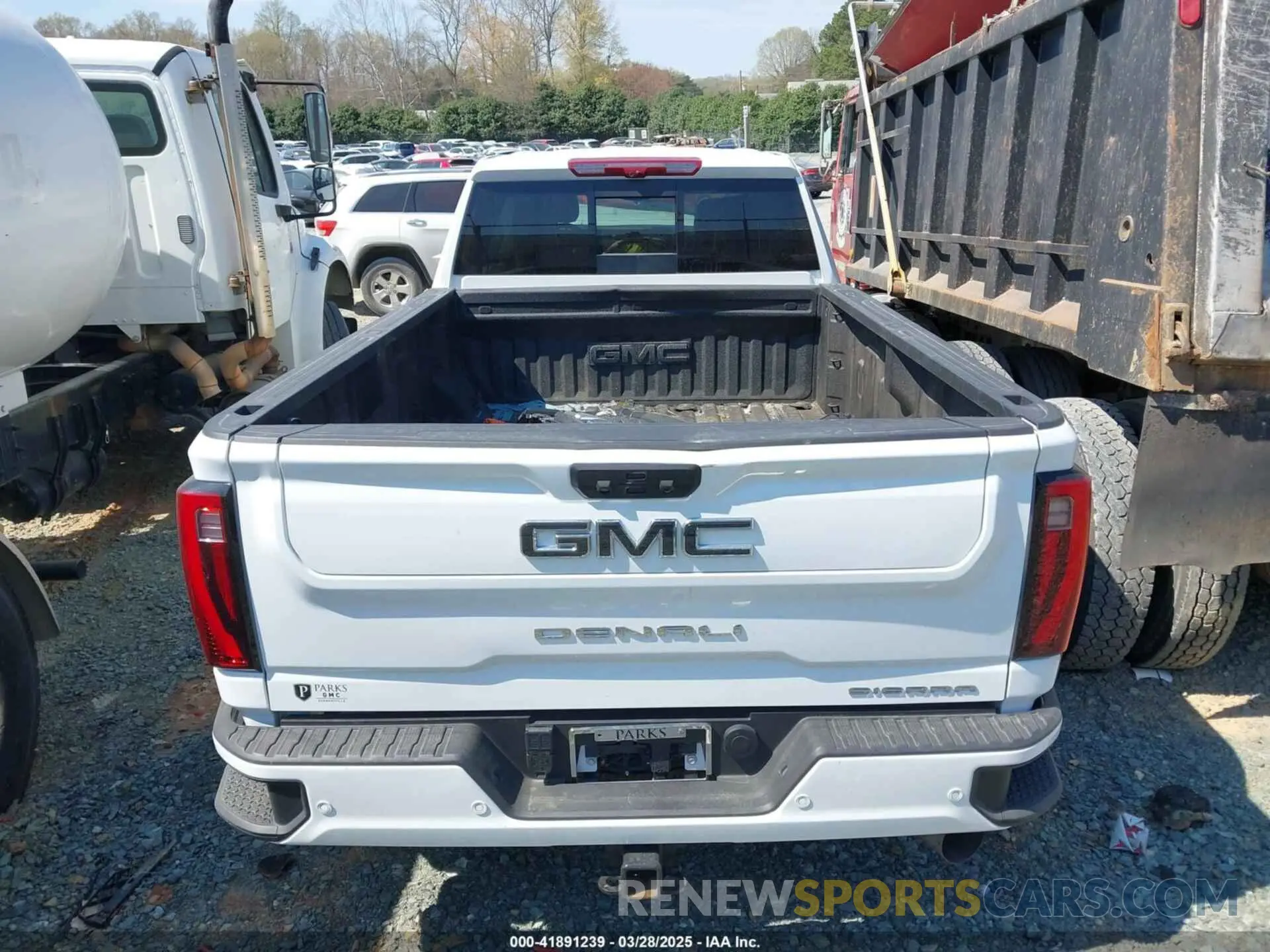 15 fotografías del automóvil dañado 1GT4UYEY6SF134451 GMC SIERRA 3500HD 2025