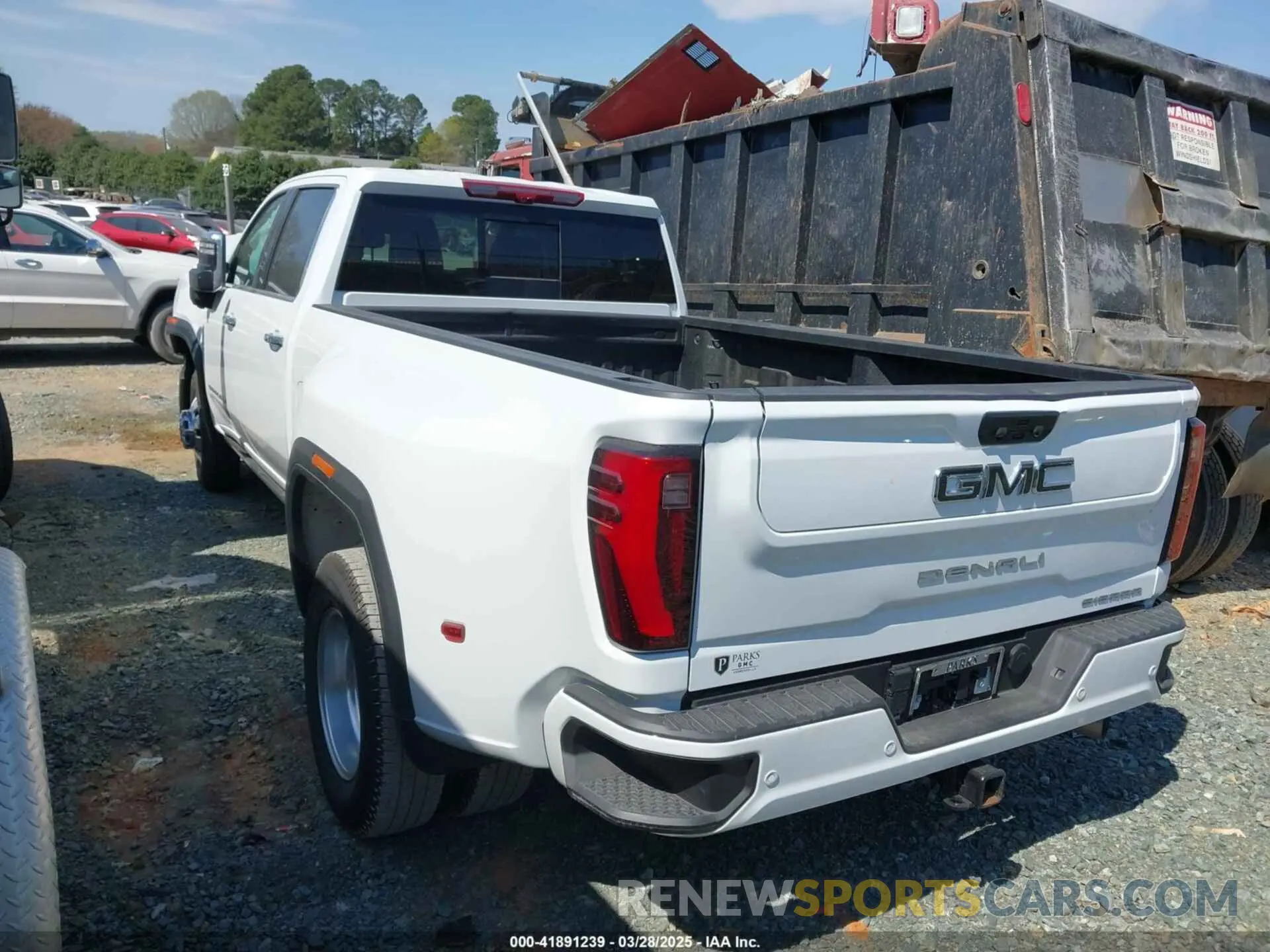 3 fotografías del automóvil dañado 1GT4UYEY6SF134451 GMC SIERRA 3500HD 2025