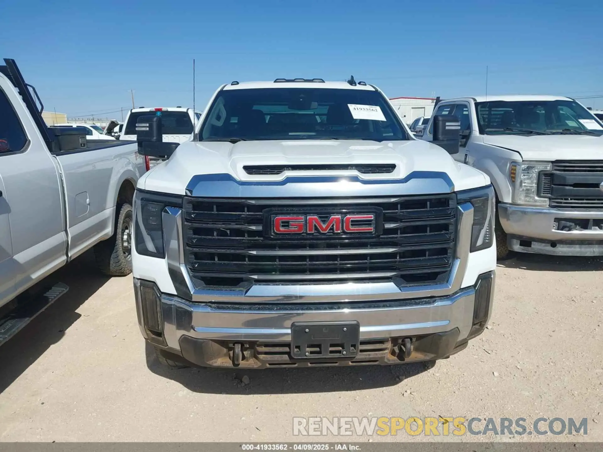 12 fotografías del automóvil dañado 1GD38PE79RF249598 GMC SIERRA 3500HD CHASSIS 2024