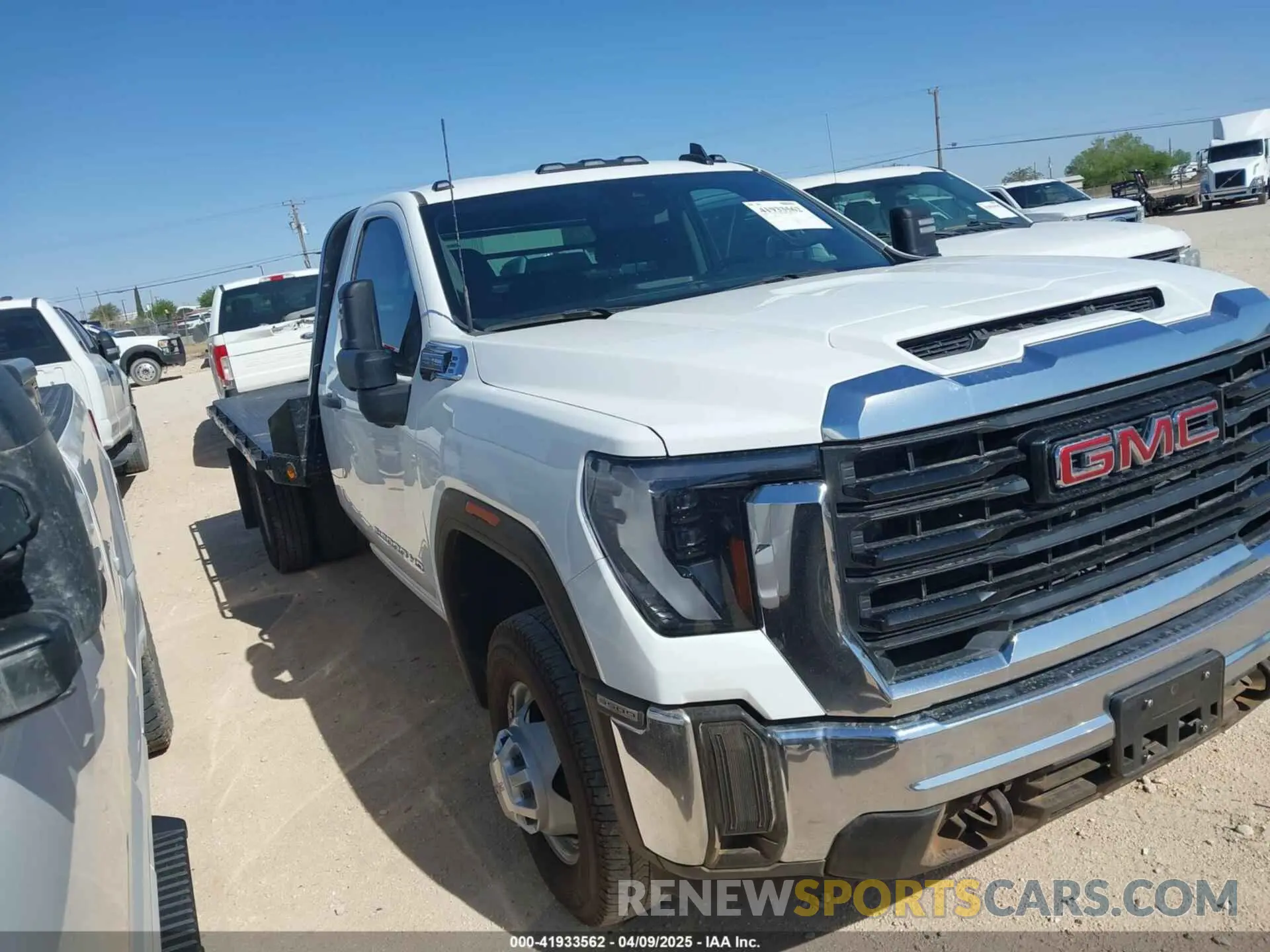 13 fotografías del automóvil dañado 1GD38PE79RF249598 GMC SIERRA 3500HD CHASSIS 2024