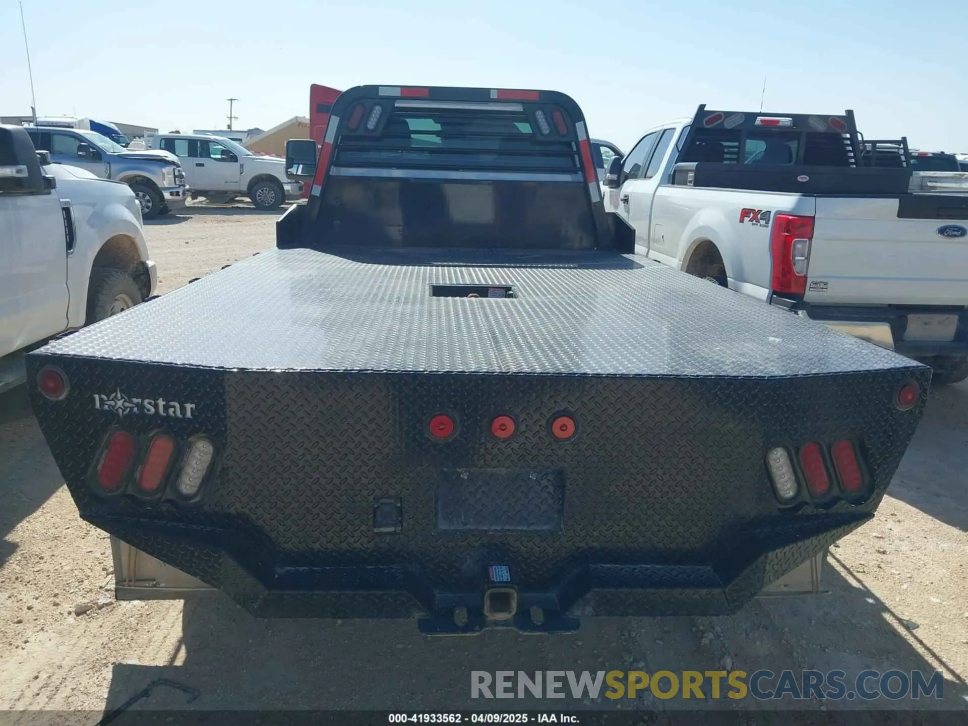 15 fotografías del automóvil dañado 1GD38PE79RF249598 GMC SIERRA 3500HD CHASSIS 2024