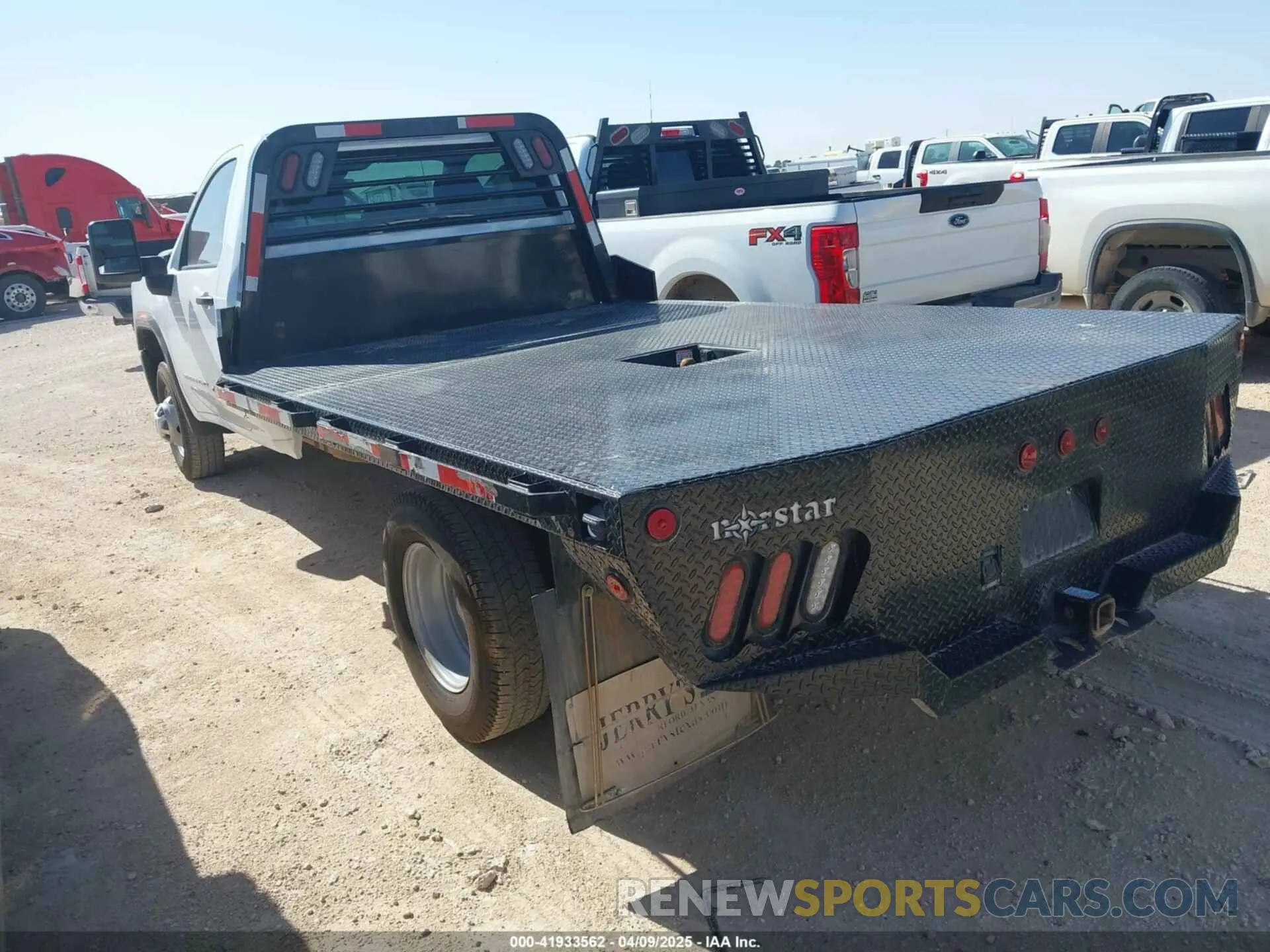 3 fotografías del automóvil dañado 1GD38PE79RF249598 GMC SIERRA 3500HD CHASSIS 2024