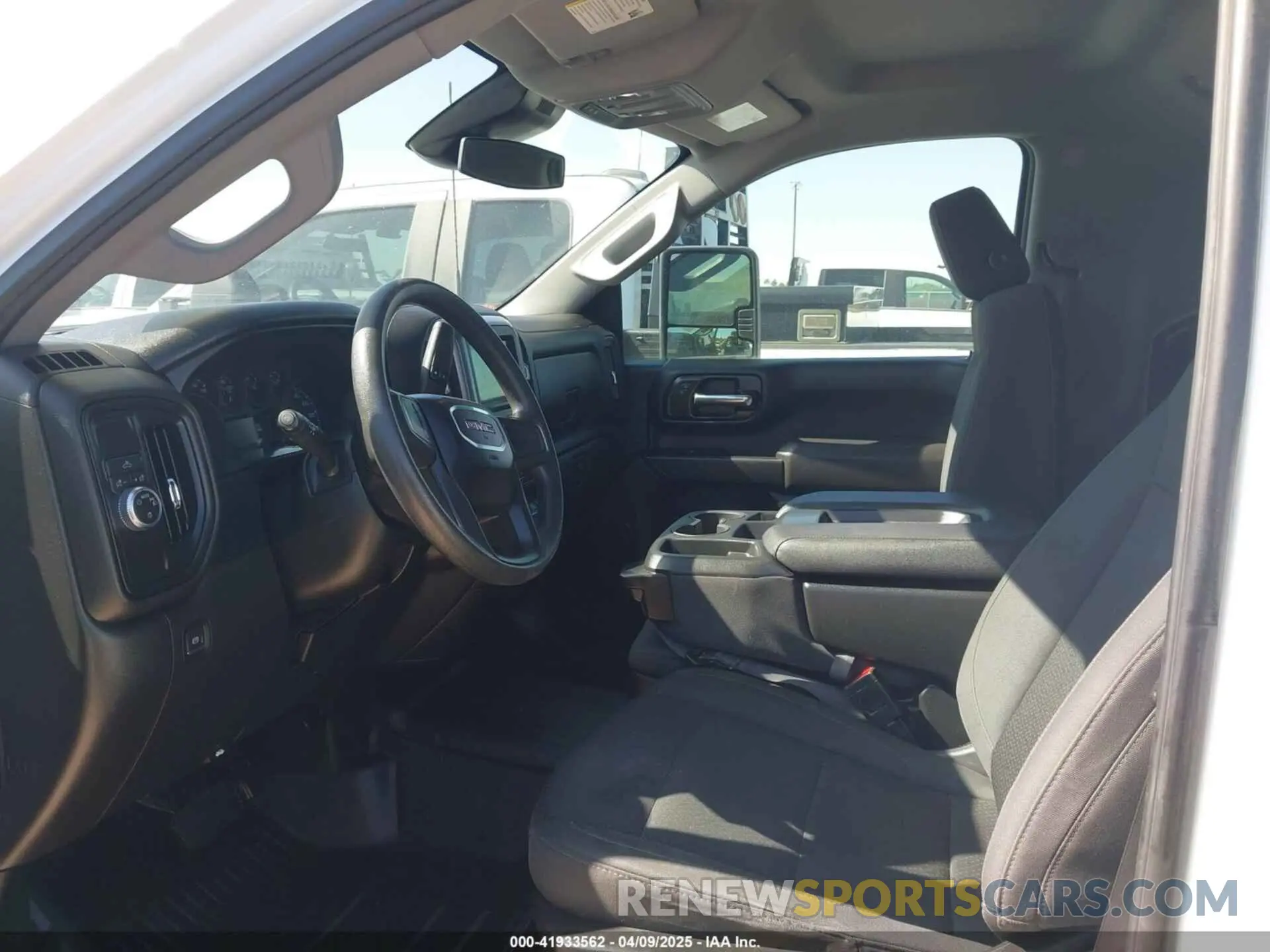 7 fotografías del automóvil dañado 1GD38PE79RF249598 GMC SIERRA 3500HD CHASSIS 2024
