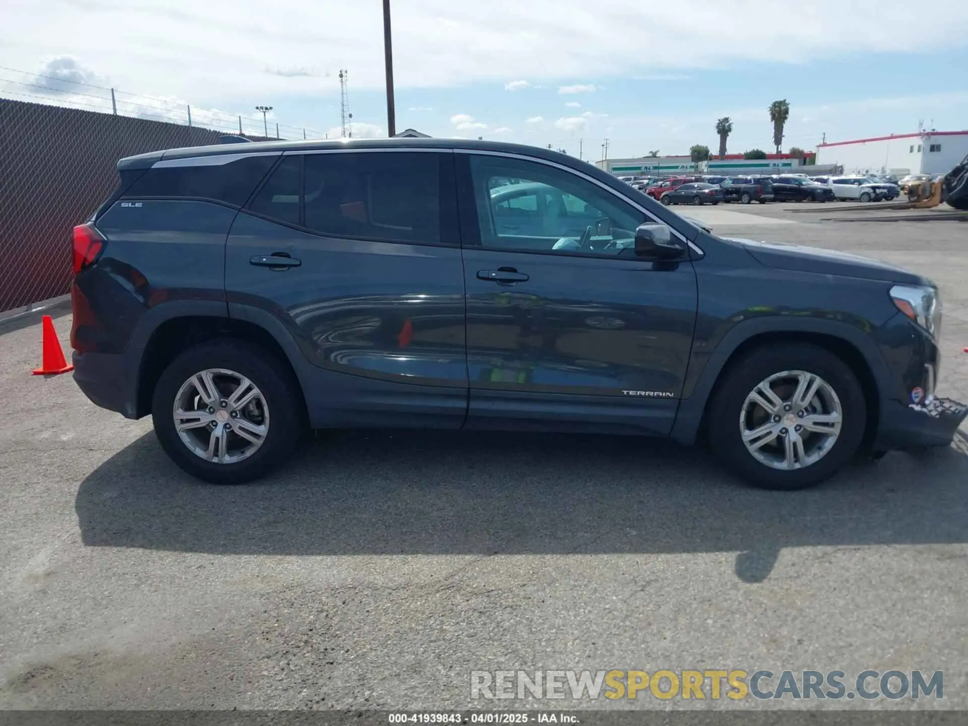13 fotografías del automóvil dañado 3GKALMEV3KL135653 GMC TERRAIN 2019