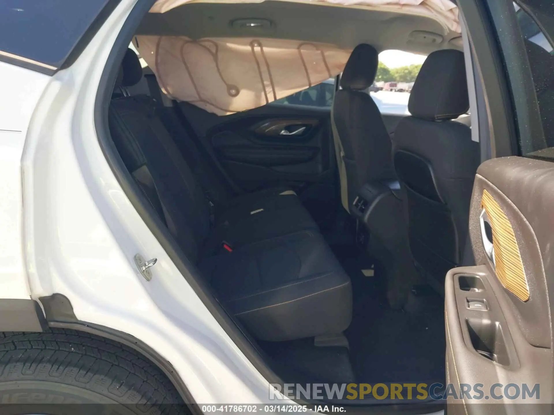 8 fotografías del automóvil dañado 3GKALMEV6KL106907 GMC TERRAIN 2019