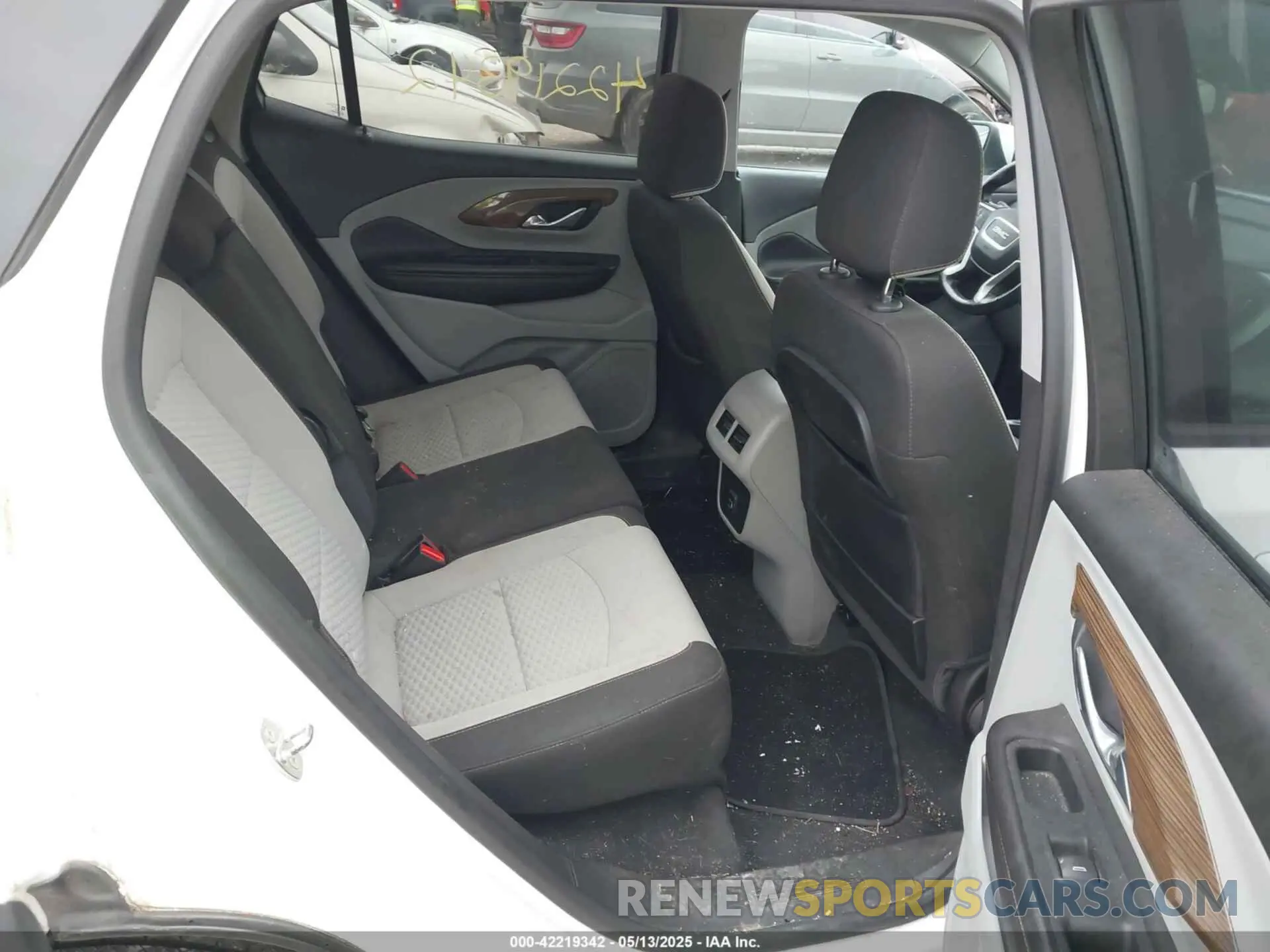 8 fotografías del automóvil dañado 3GKALMEV7KL237988 GMC TERRAIN 2019