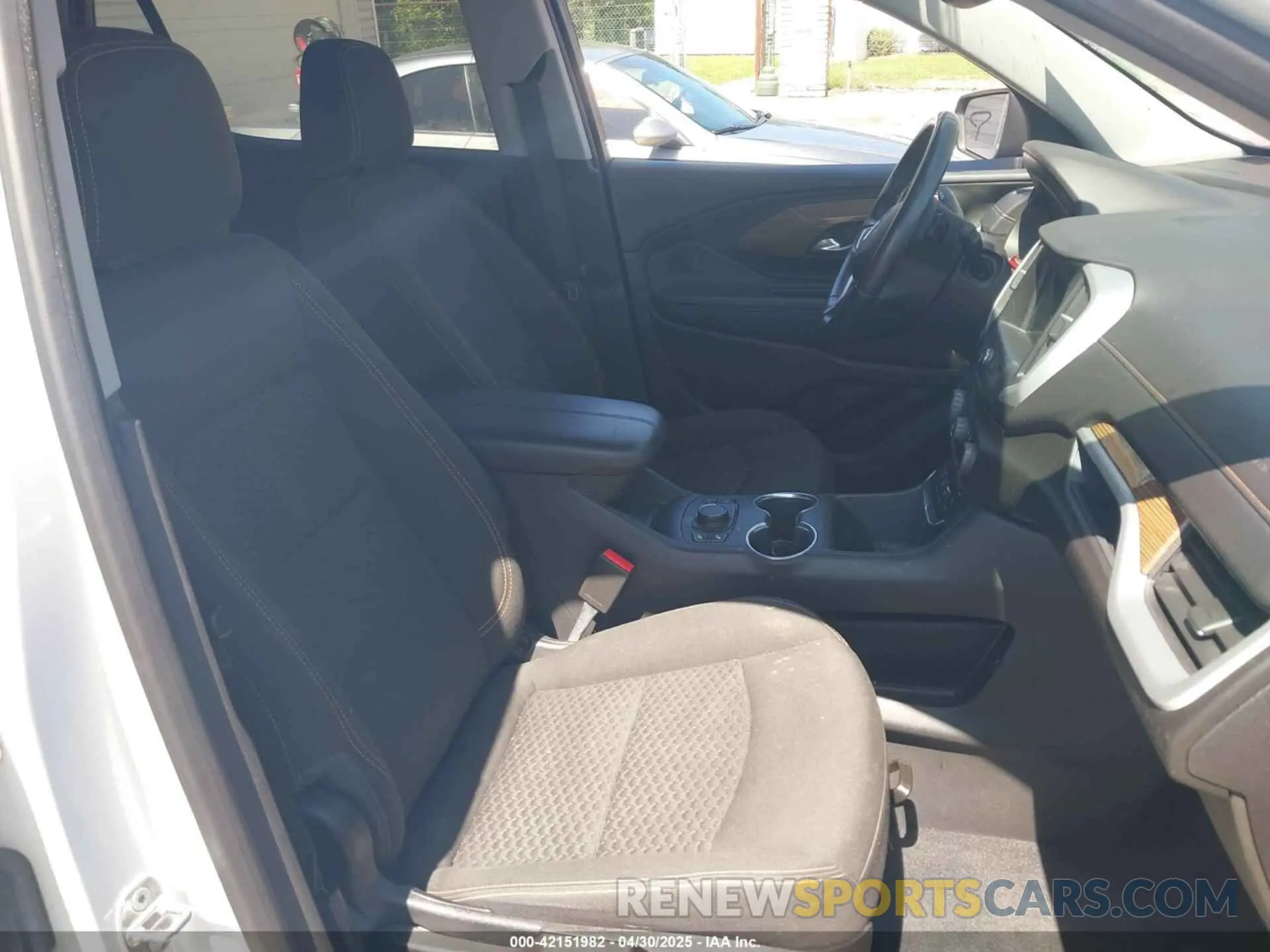 5 fotografías del automóvil dañado 3GKALMEV7KL367026 GMC TERRAIN 2019