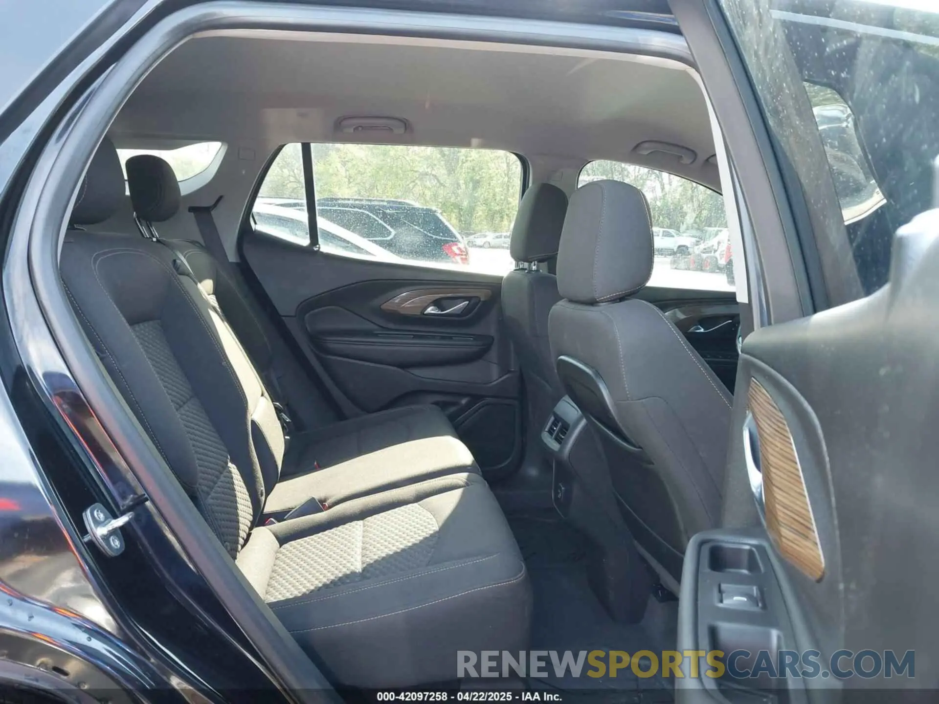 8 fotografías del automóvil dañado 3GKALMEV8KL207883 GMC TERRAIN 2019