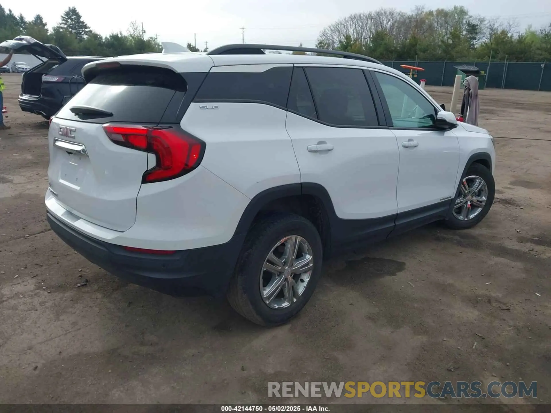 4 fotografías del automóvil dañado 3GKALMEV9KL288361 GMC TERRAIN 2019