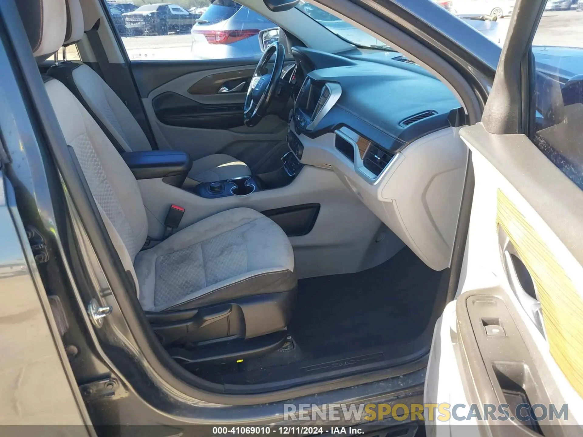 5 fotografías del automóvil dañado 3GKALMEX7KL185859 GMC TERRAIN 2019