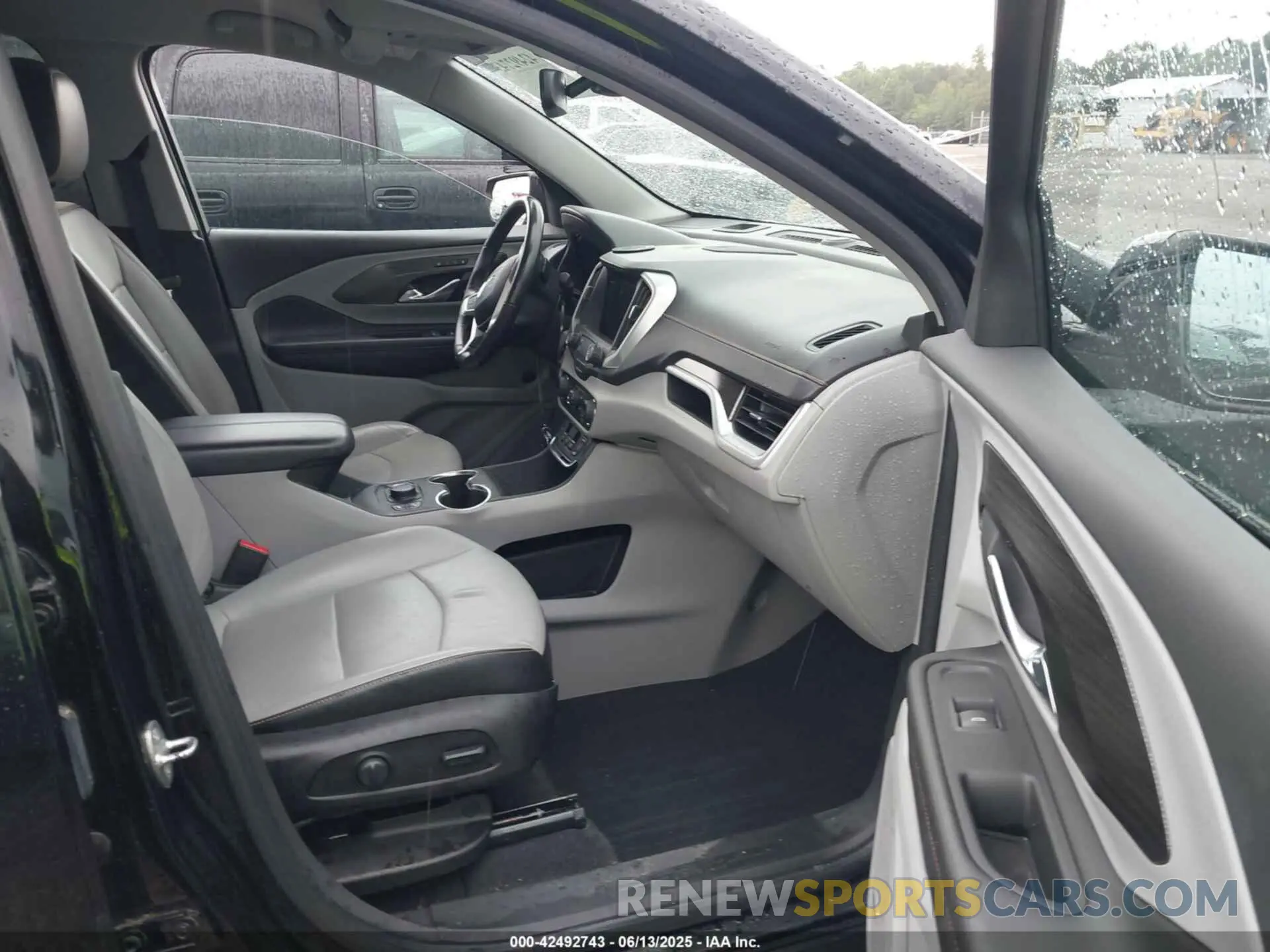 5 fotografías del automóvil dañado 3GKALVEV5KL348920 GMC TERRAIN 2019