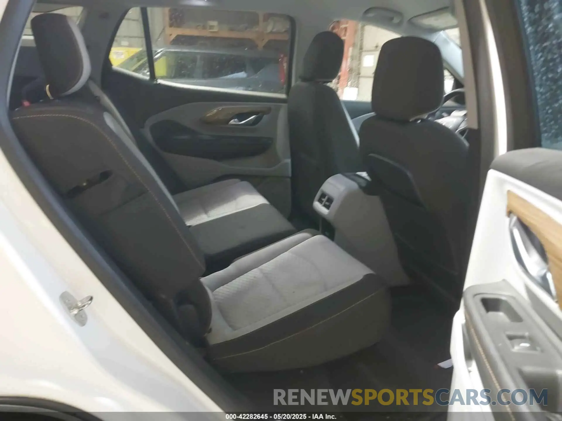 8 fotografías del automóvil dañado 3GKALMEV0LL146725 GMC TERRAIN 2020