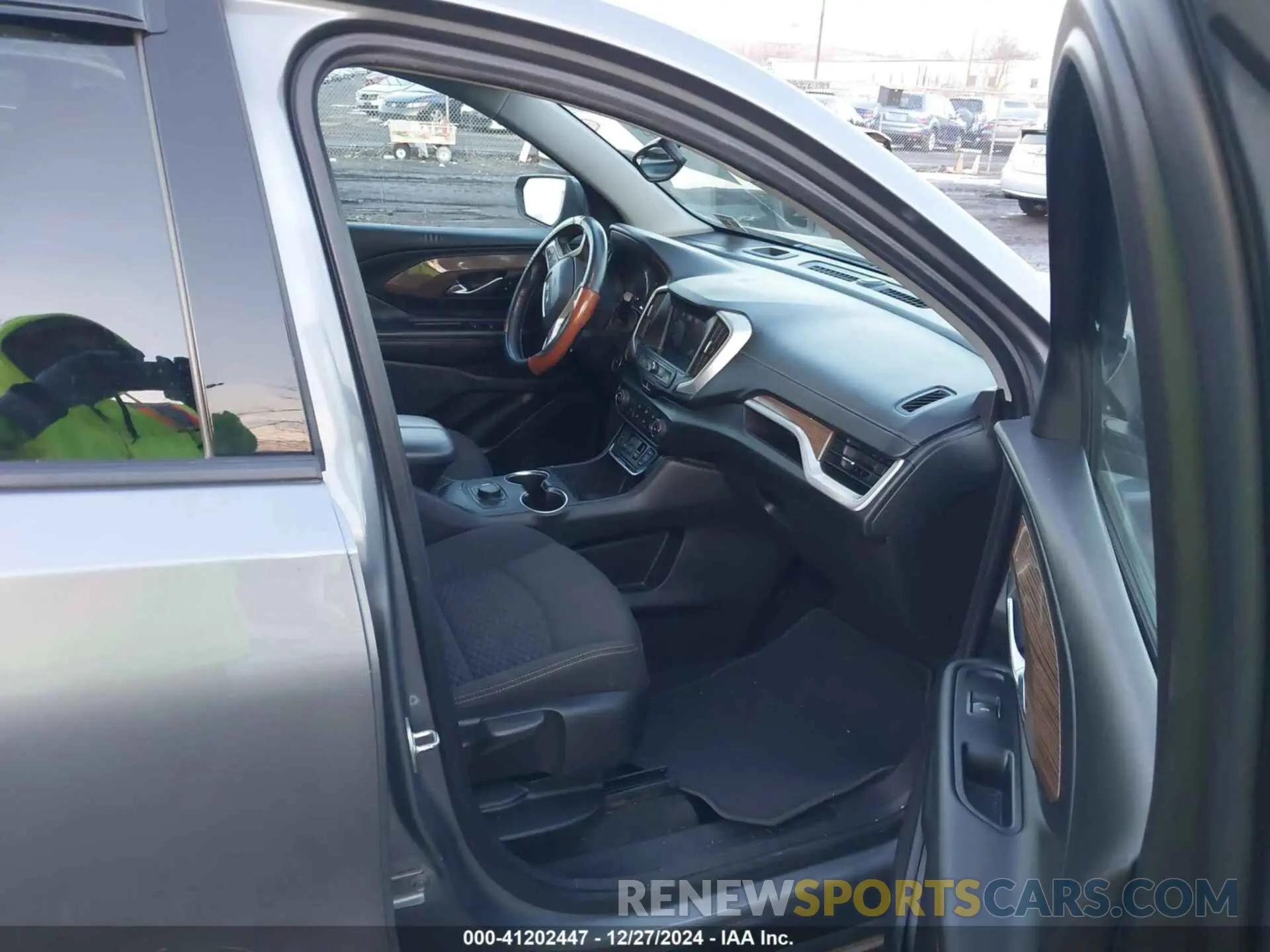 5 fotografías del automóvil dañado 3GKALMEV1LL233436 GMC TERRAIN 2020