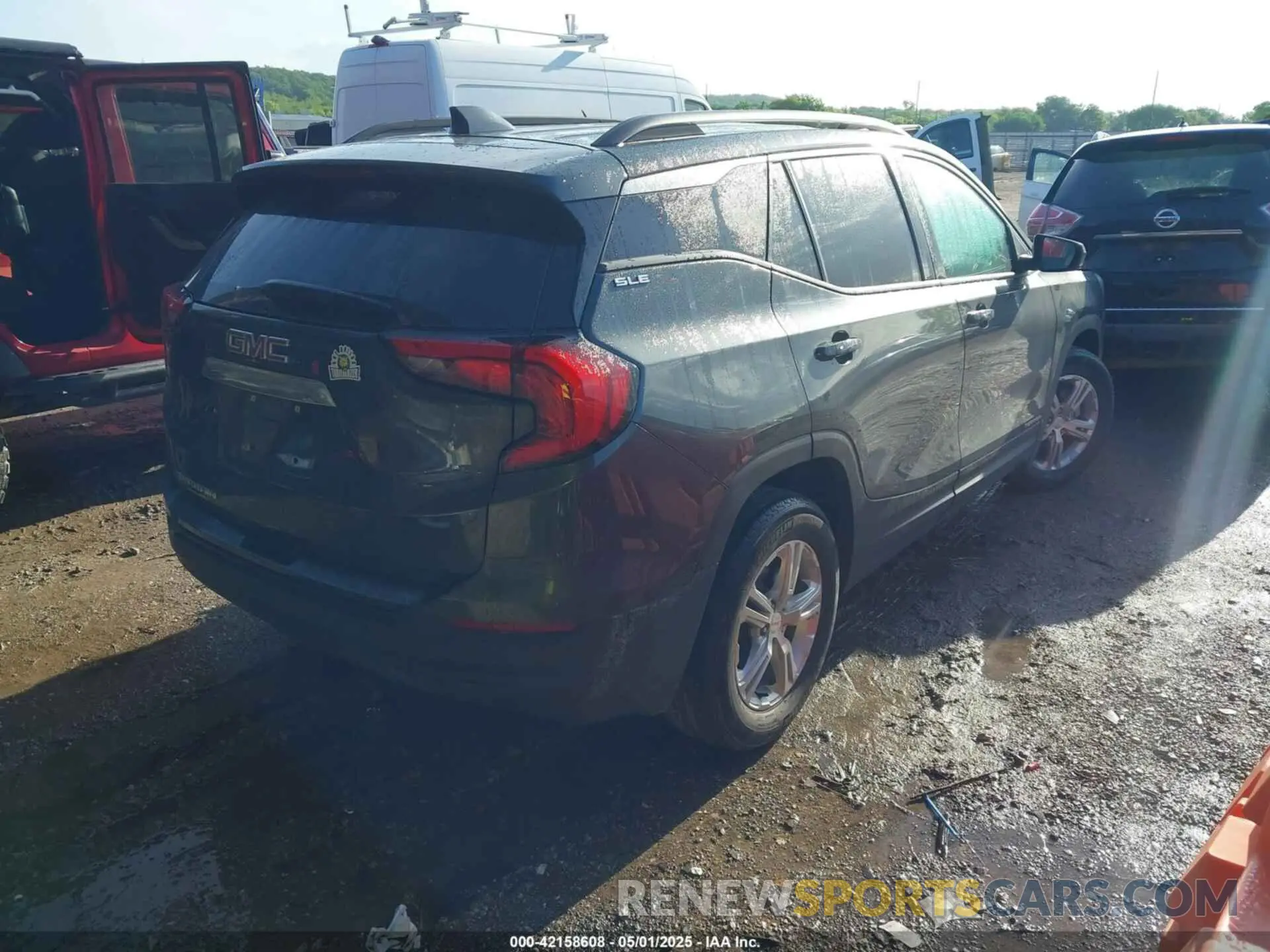 4 fotografías del automóvil dañado 3GKALMEV5LL231351 GMC TERRAIN 2020