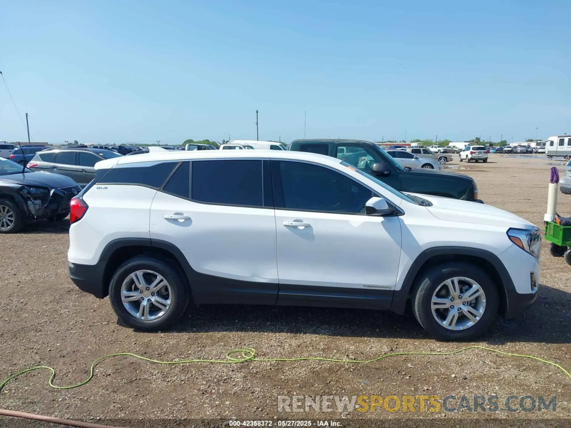 13 fotografías del automóvil dañado 3GKALMEV5LL299035 GMC TERRAIN 2020