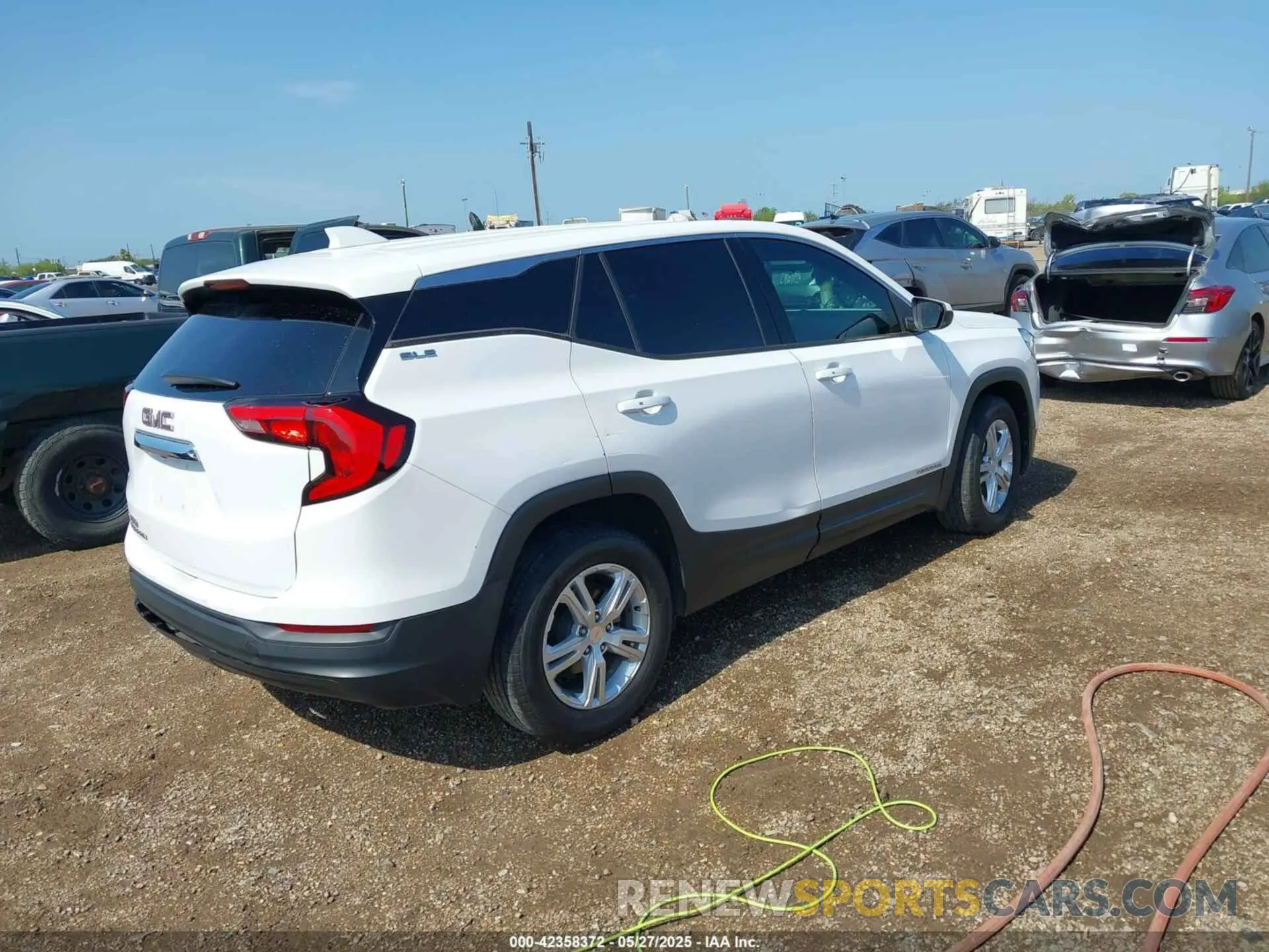 4 fotografías del automóvil dañado 3GKALMEV5LL299035 GMC TERRAIN 2020