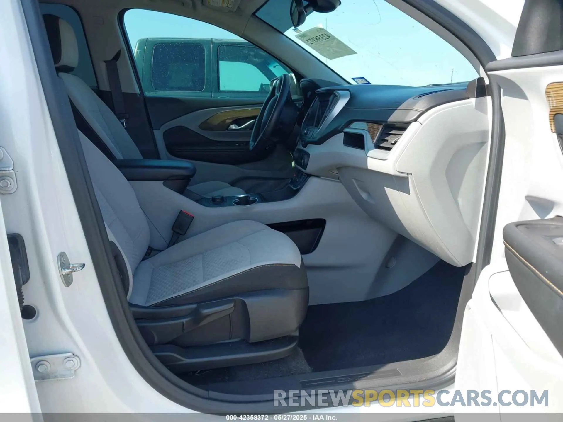 5 fotografías del automóvil dañado 3GKALMEV5LL299035 GMC TERRAIN 2020