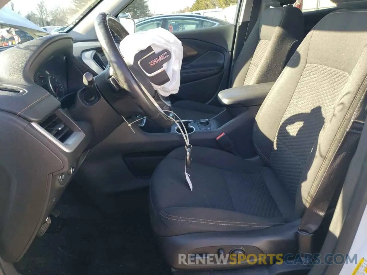 7 fotografías del automóvil dañado 3GKALMEV7LL116217 GMC TERRAIN 2020