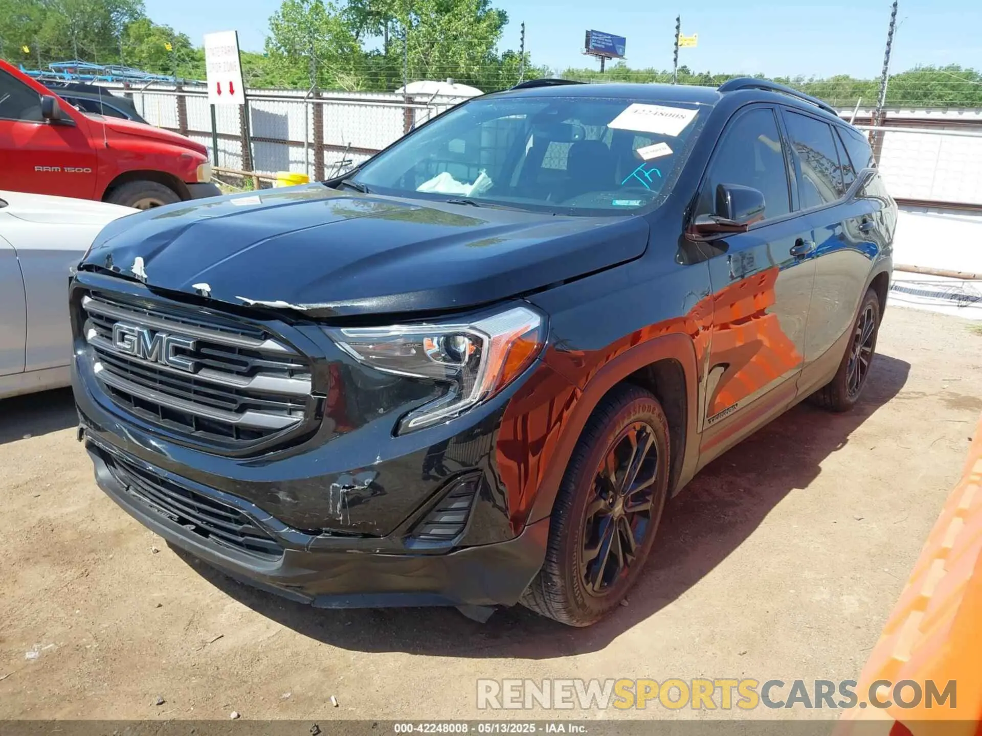 2 fotografías del automóvil dañado 3GKALMEV7LL261726 GMC TERRAIN 2020
