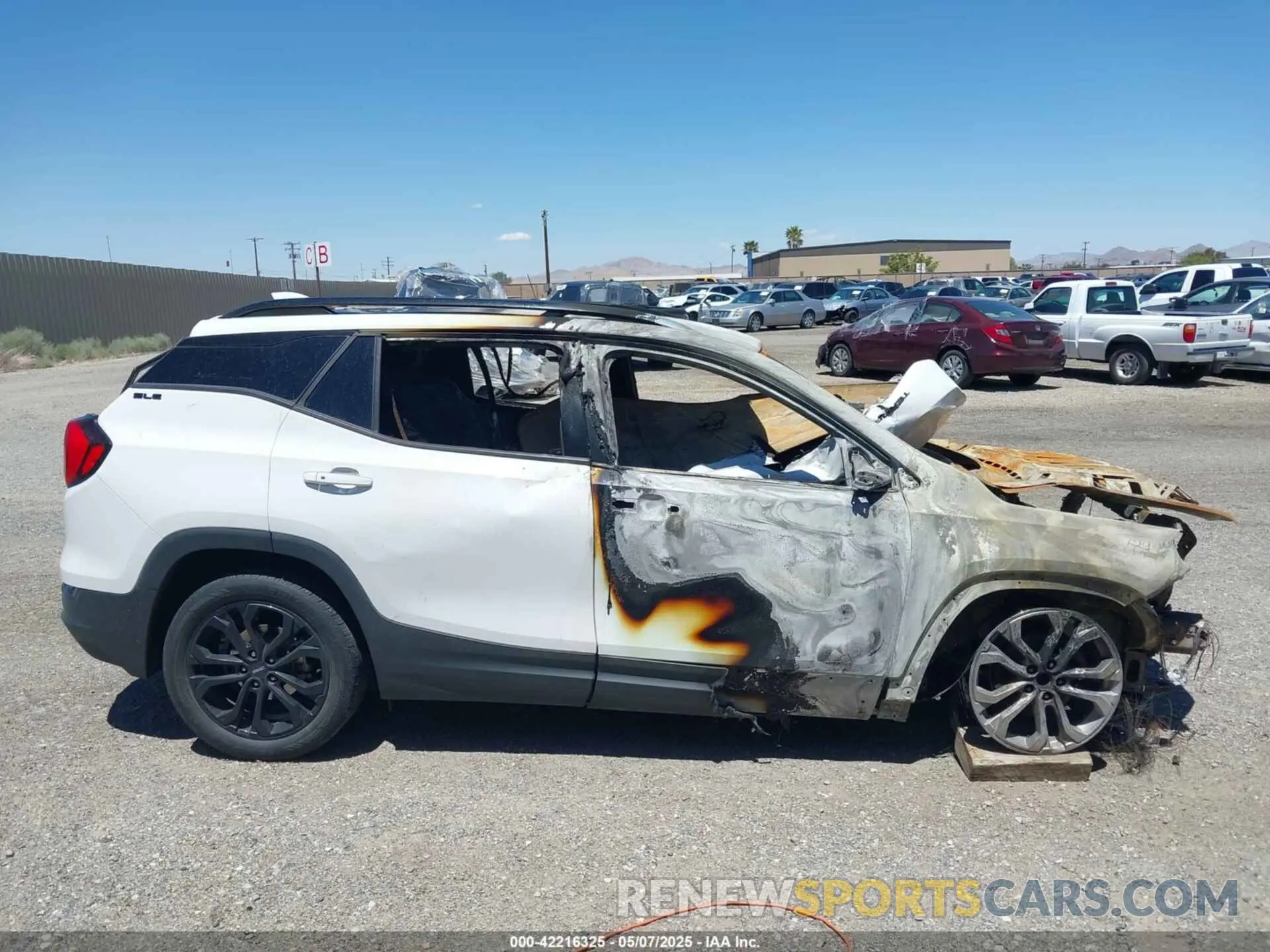 12 fotografías del automóvil dañado 3GKALMEV7LL284018 GMC TERRAIN 2020