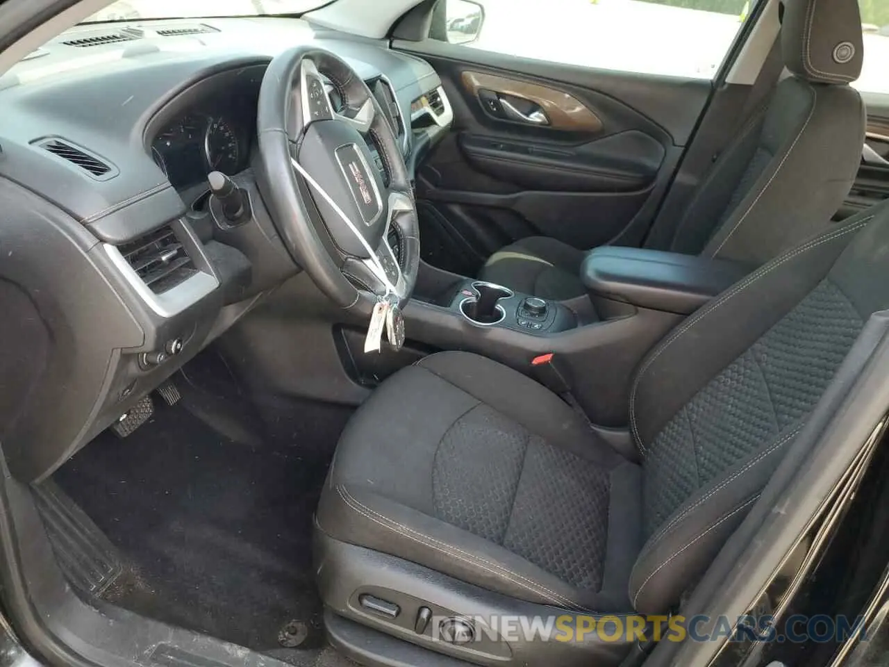 7 fotografías del automóvil dañado 3GKALMEV8LL103119 GMC TERRAIN 2020