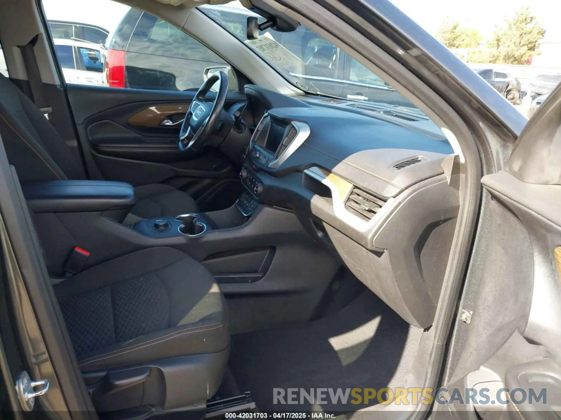 5 fotografías del automóvil dañado 3GKALMEV8LL157133 GMC TERRAIN 2020