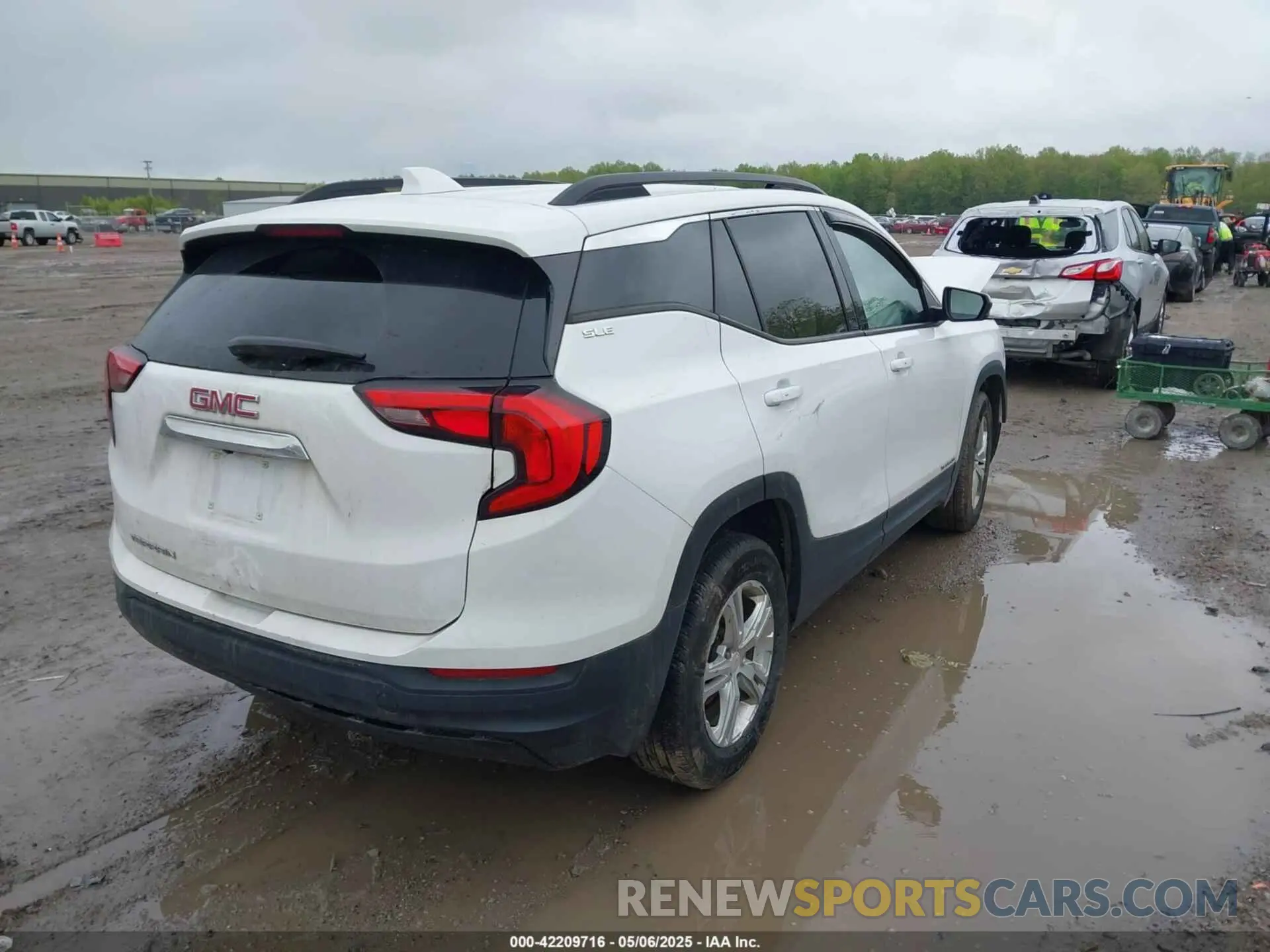 4 fotografías del automóvil dañado 3GKALMEV8LL178936 GMC TERRAIN 2020