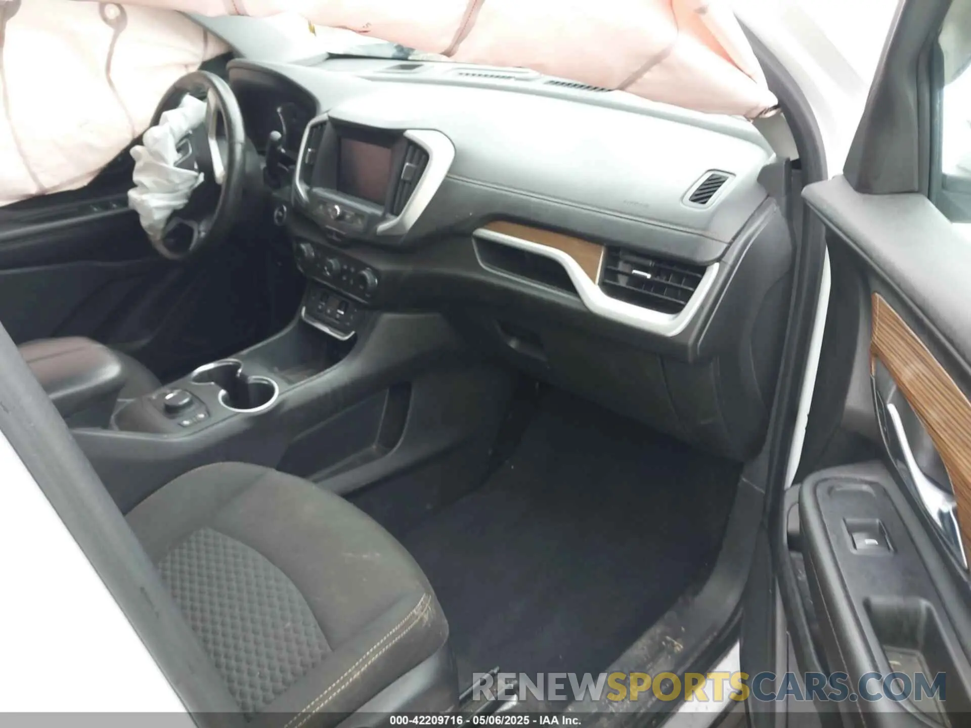 5 fotografías del automóvil dañado 3GKALMEV8LL178936 GMC TERRAIN 2020