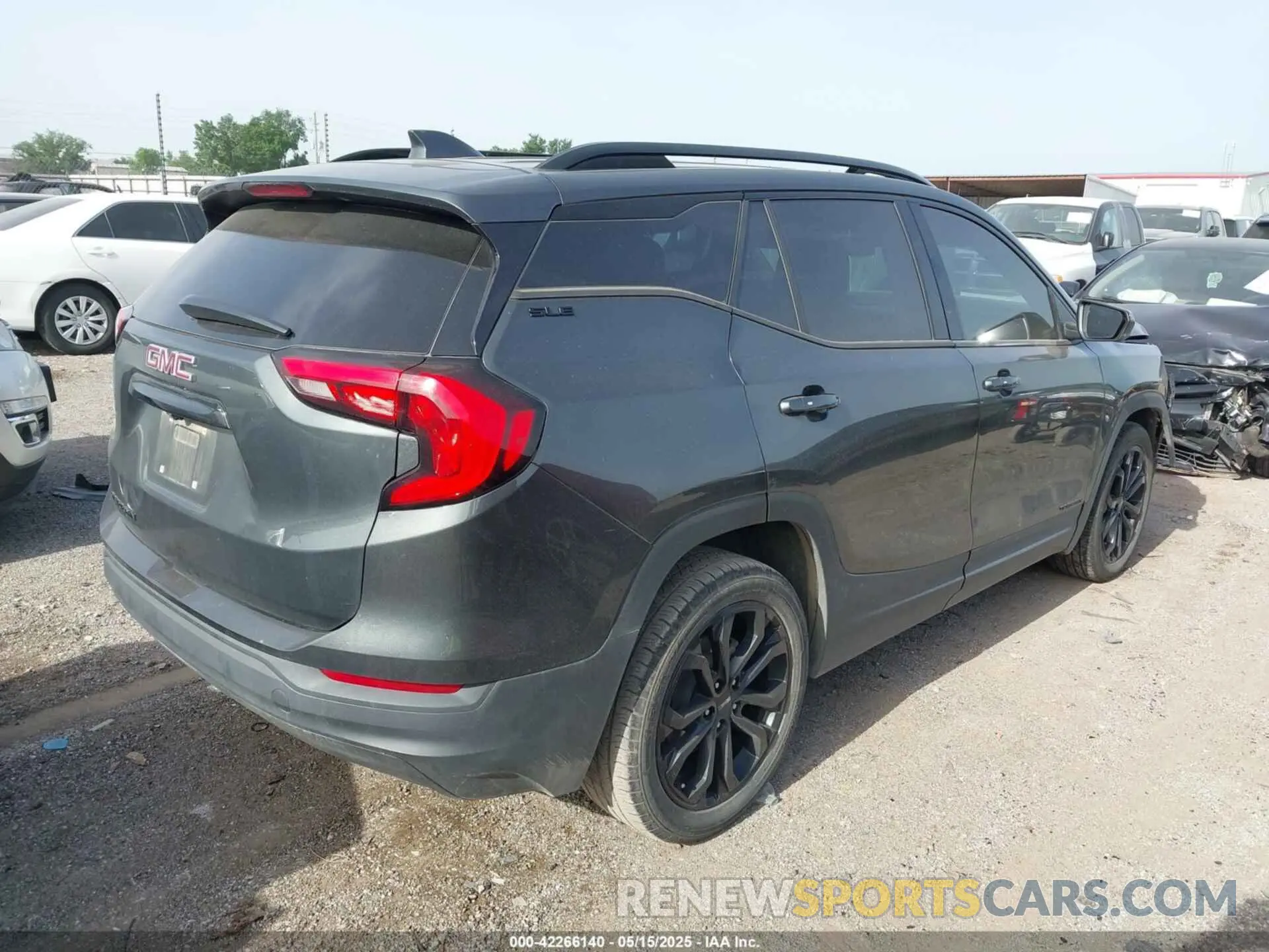 4 fotografías del automóvil dañado 3GKALMEV8LL186664 GMC TERRAIN 2020