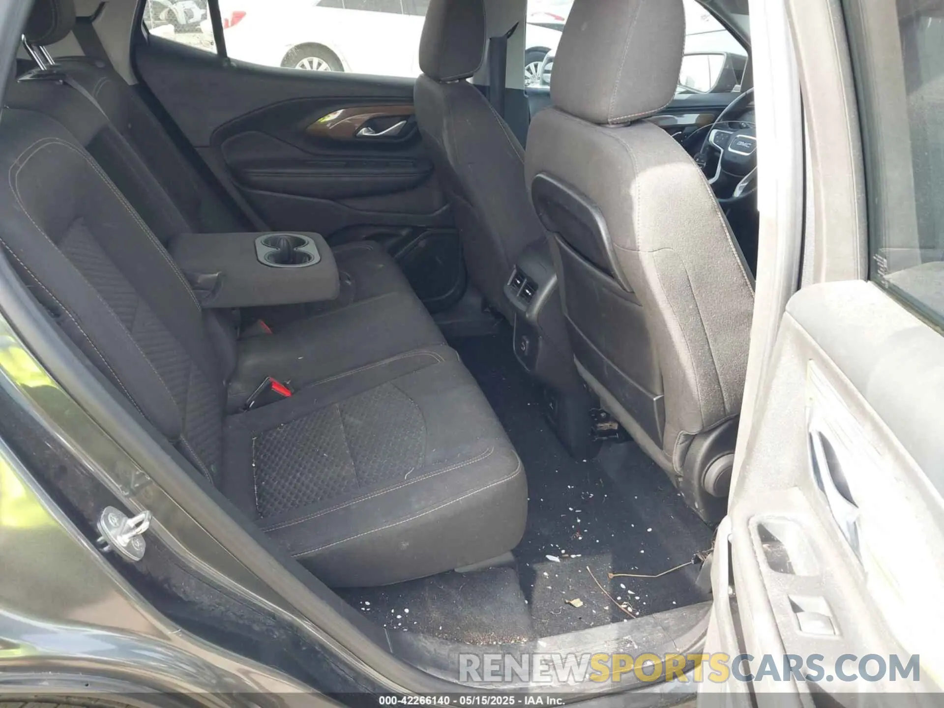 8 fotografías del automóvil dañado 3GKALMEV8LL186664 GMC TERRAIN 2020
