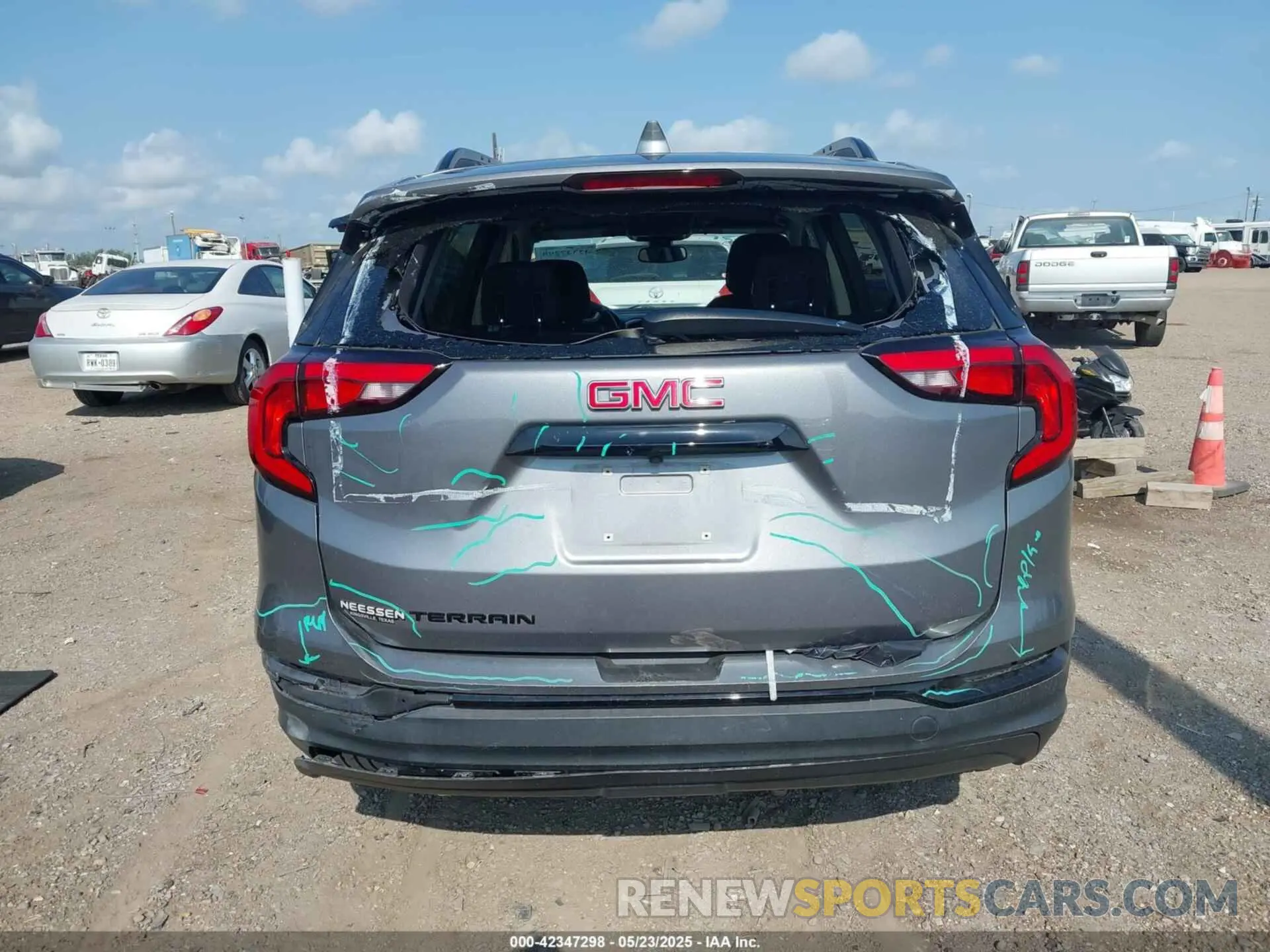 16 fotografías del automóvil dañado 3GKALMEV9LL111648 GMC TERRAIN 2020
